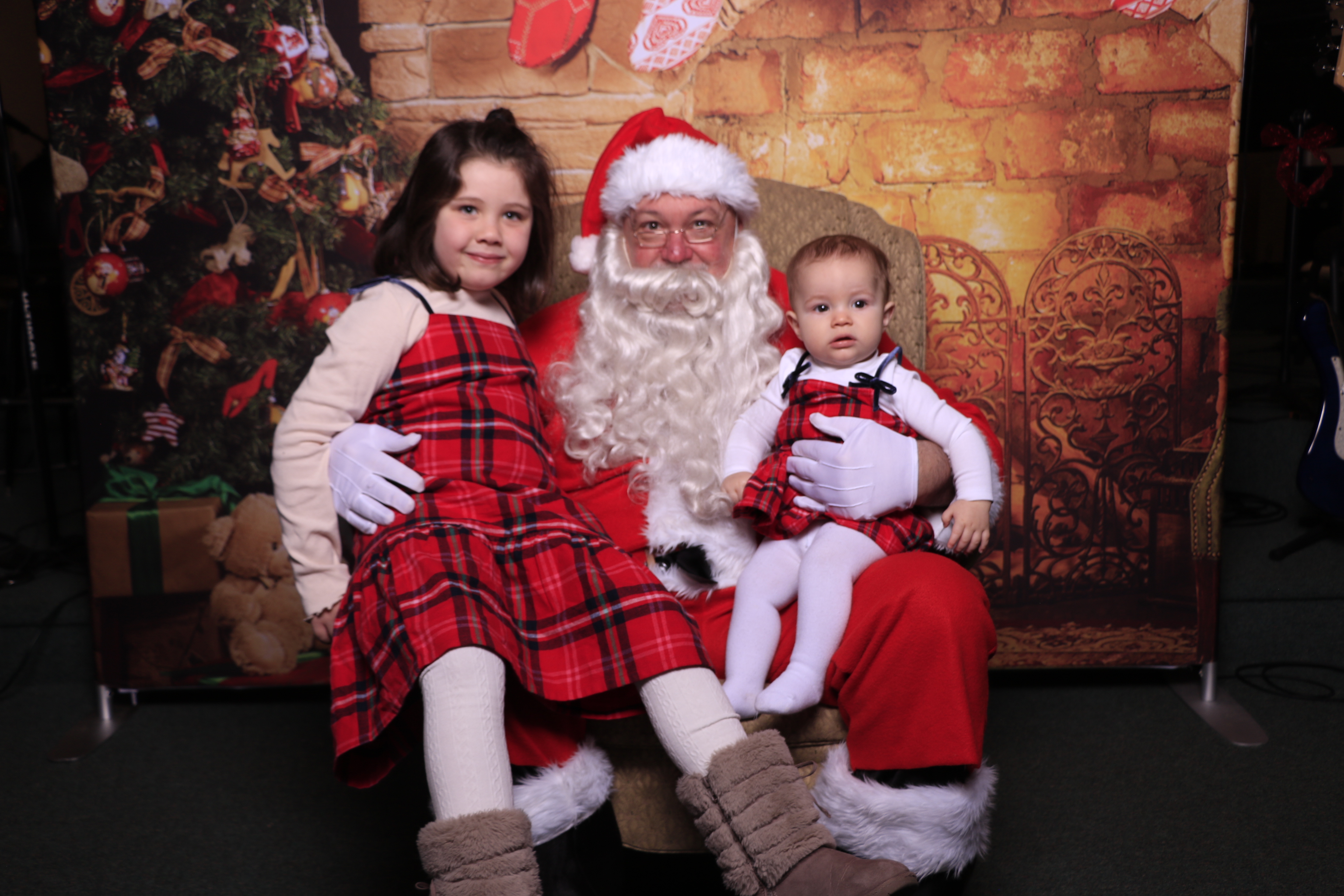 Donuts with Santa | View more photos from the event at gallery.photoboothcincy.com/u/PhotoBoothCincy/Donuts-with-Santa