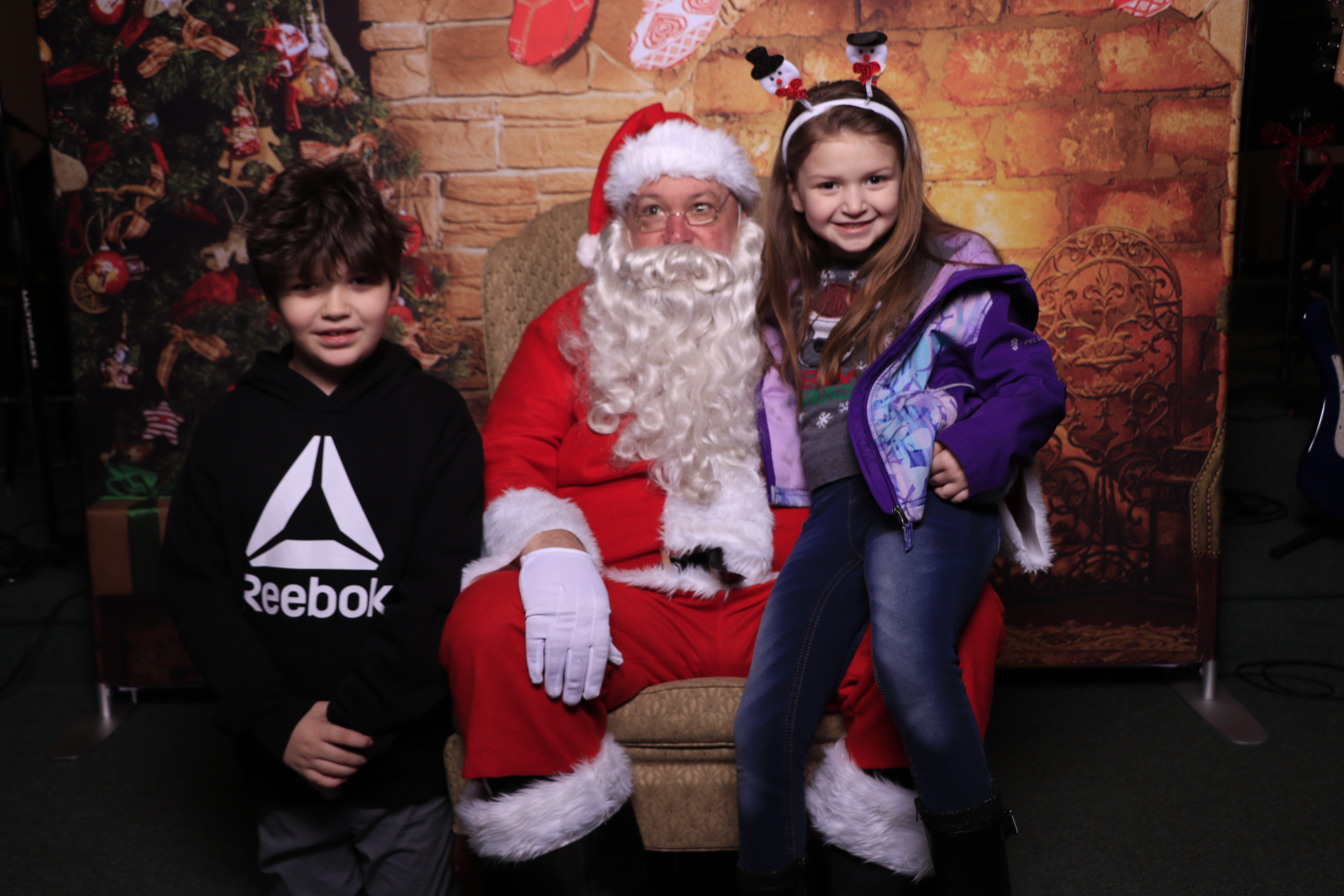 Donuts with Santa | View more photos from the event at gallery.photoboothcincy.com/u/PhotoBoothCincy/Donuts-with-Santa