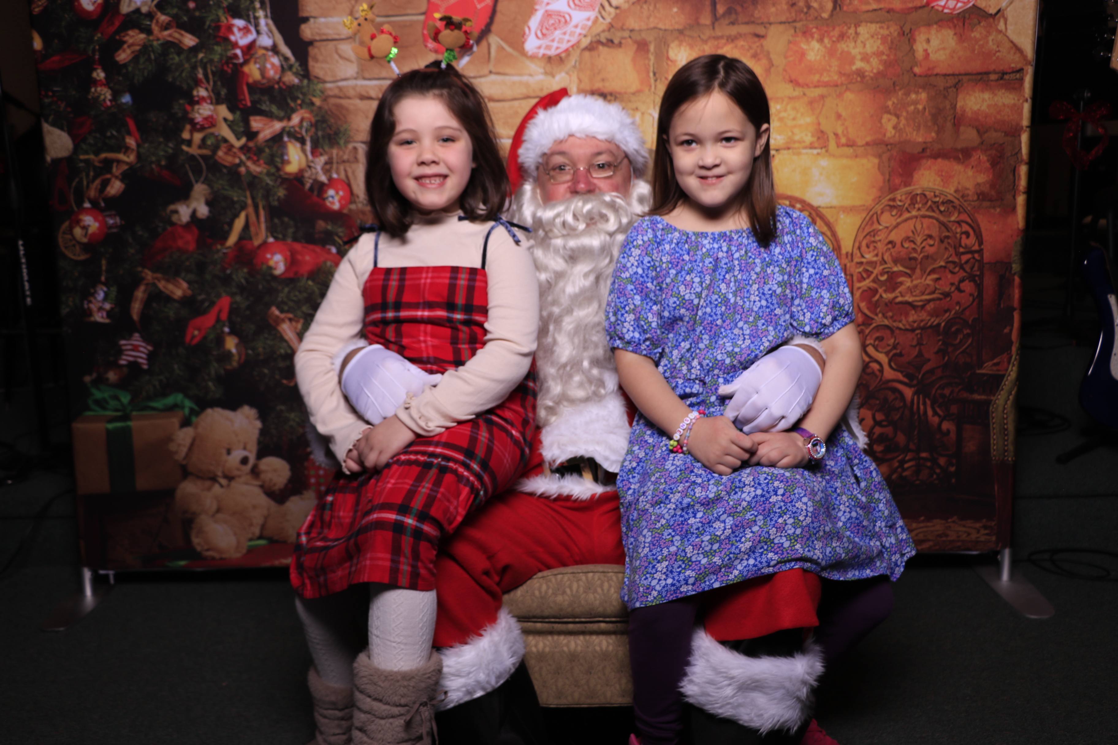 Donuts with Santa | View more photos from the event at gallery.photoboothcincy.com/u/PhotoBoothCincy/Donuts-with-Santa