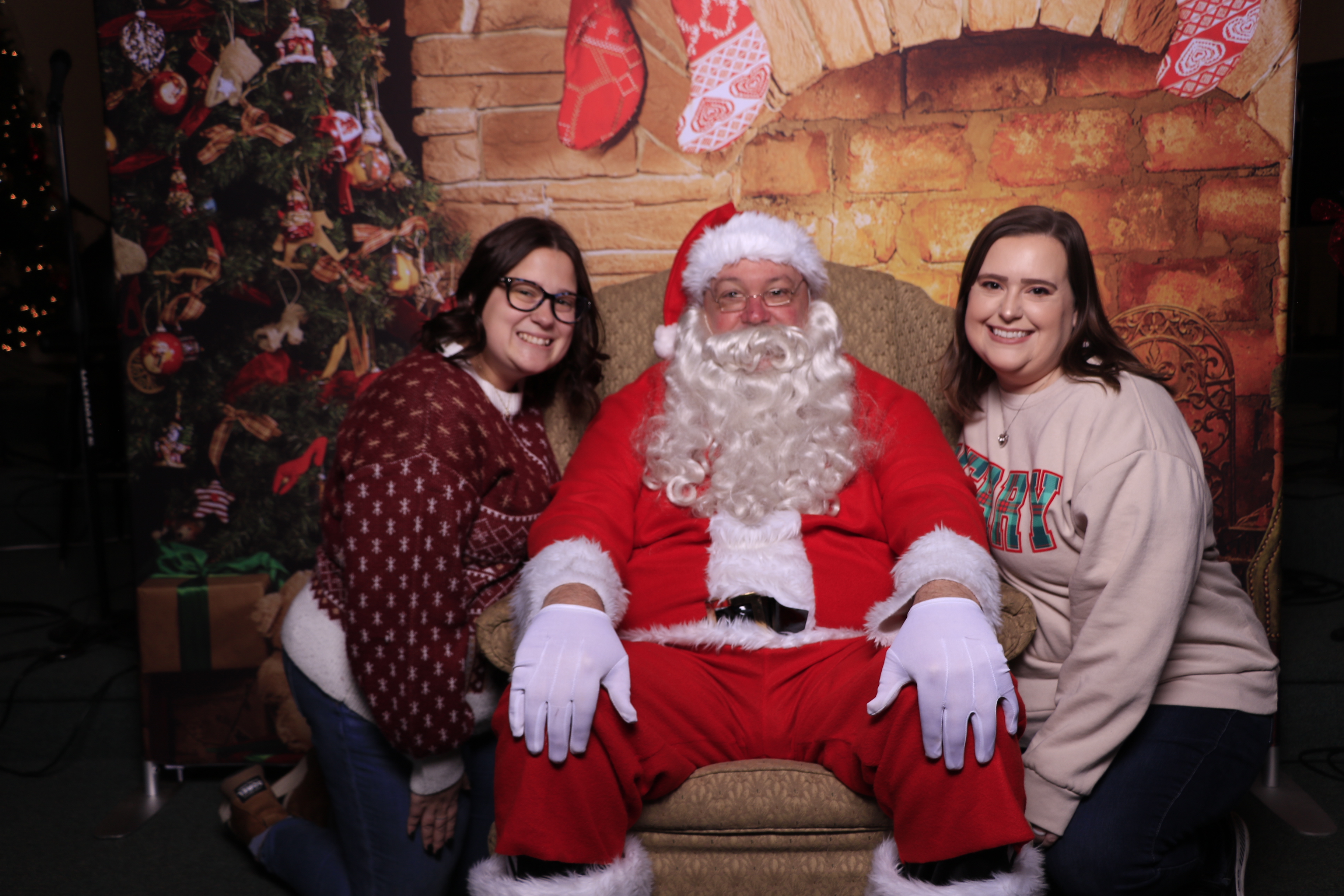 Donuts with Santa | View more photos from the event at gallery.photoboothcincy.com/u/PhotoBoothCincy/Donuts-with-Santa