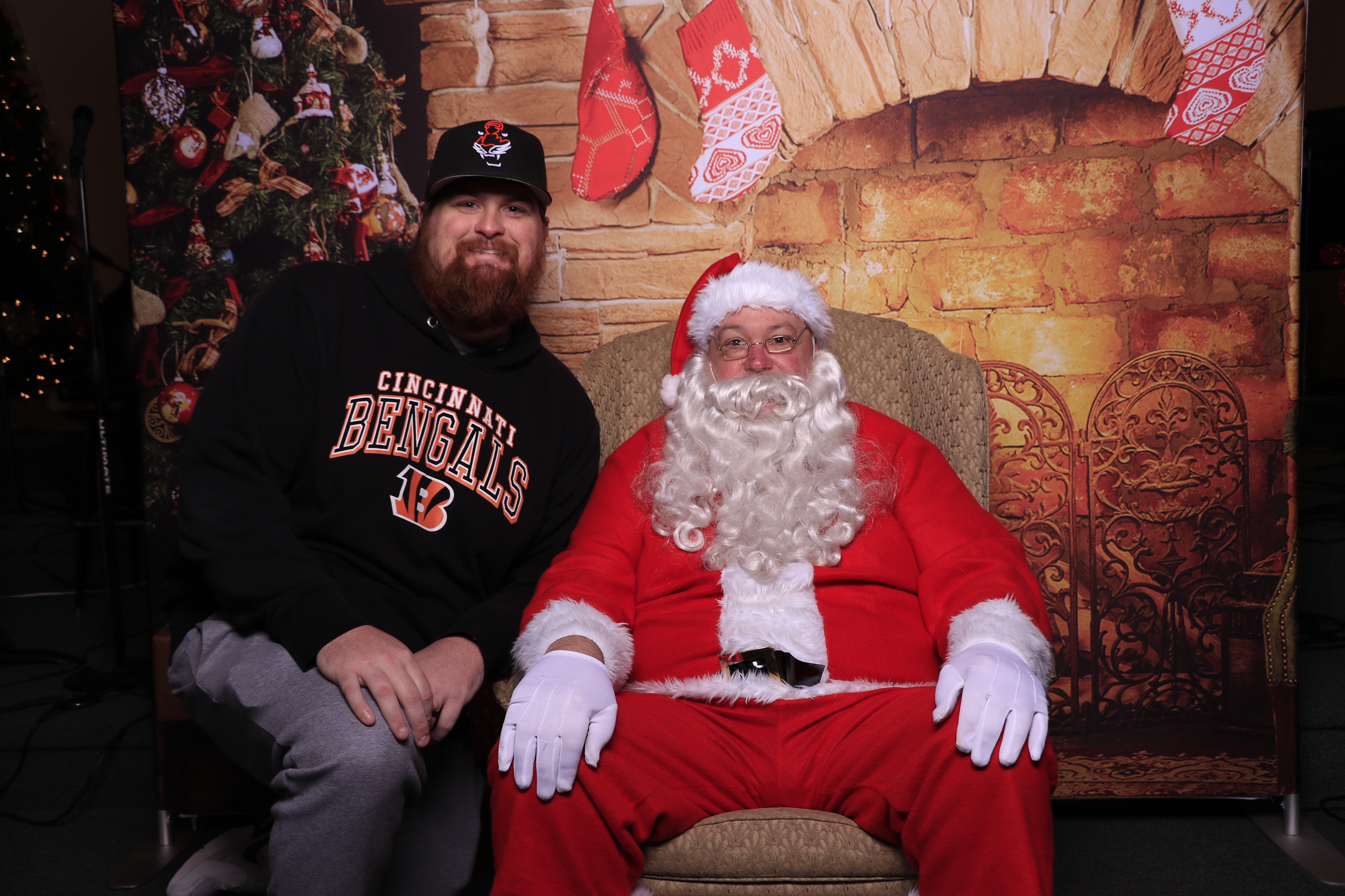 Donuts with Santa | View more photos from the event at gallery.photoboothcincy.com/u/PhotoBoothCincy/Donuts-with-Santa