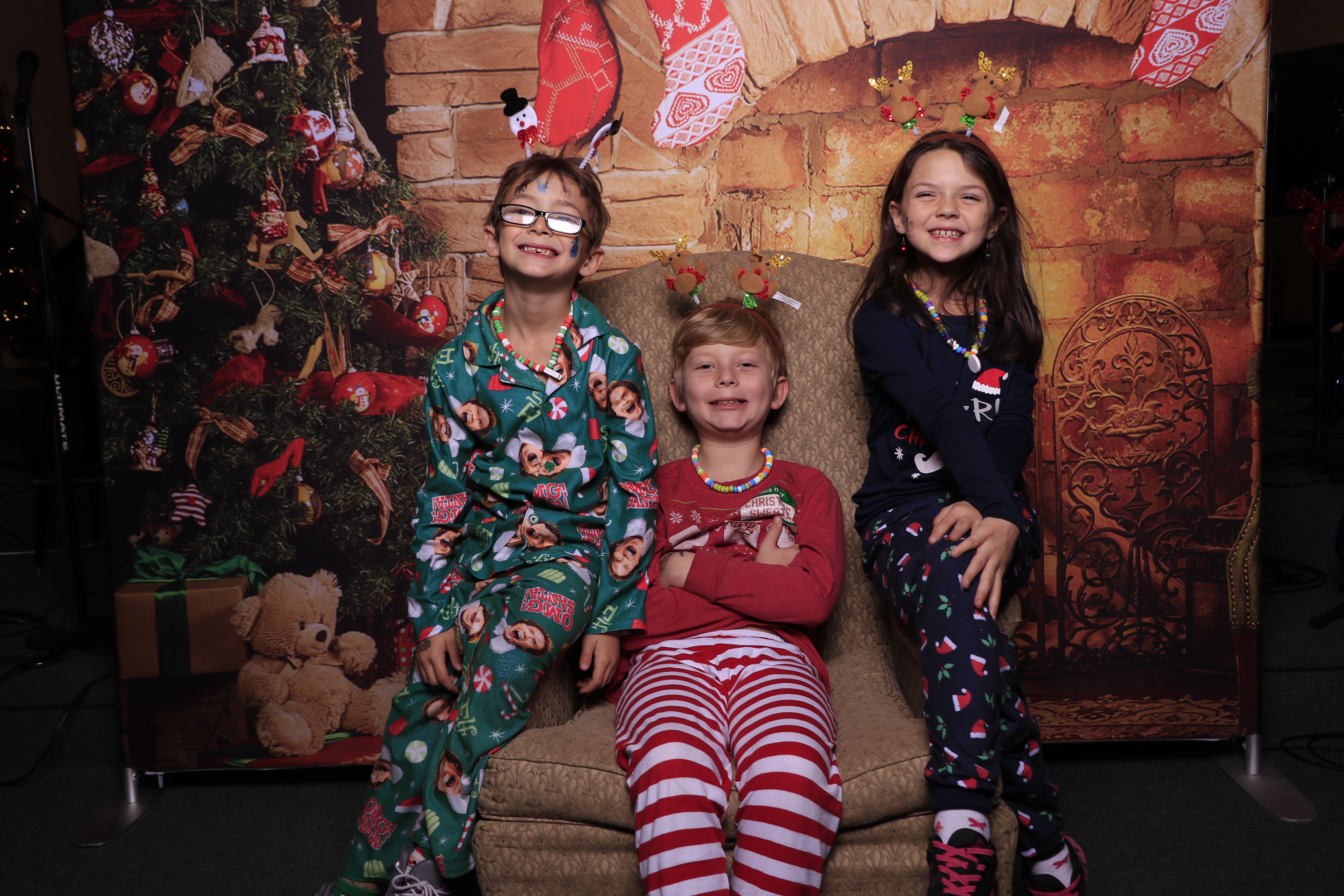 Donuts with Santa | View more photos from the event at gallery.photoboothcincy.com/u/PhotoBoothCincy/Donuts-with-Santa