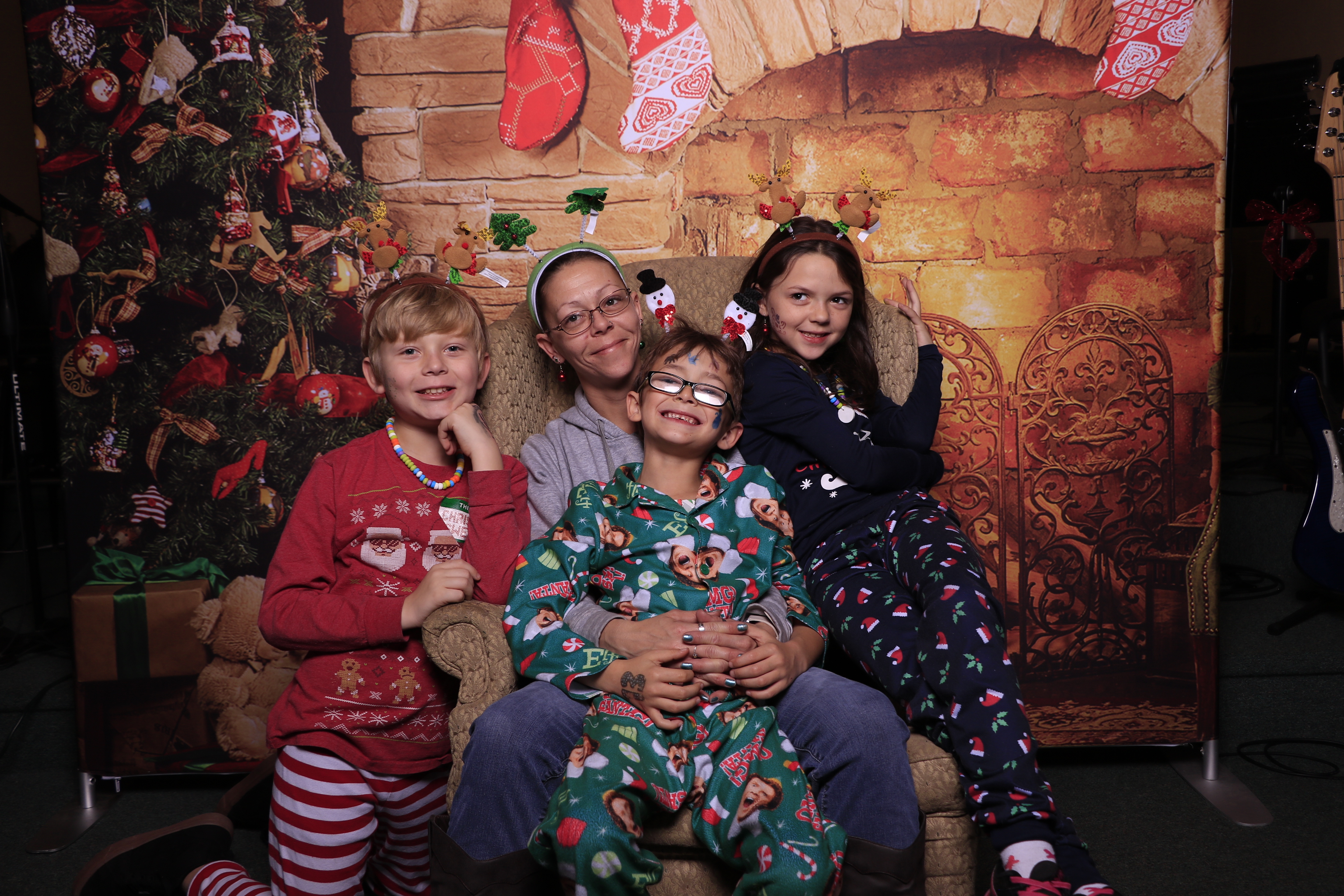 Donuts with Santa | View more photos from the event at gallery.photoboothcincy.com/u/PhotoBoothCincy/Donuts-with-Santa