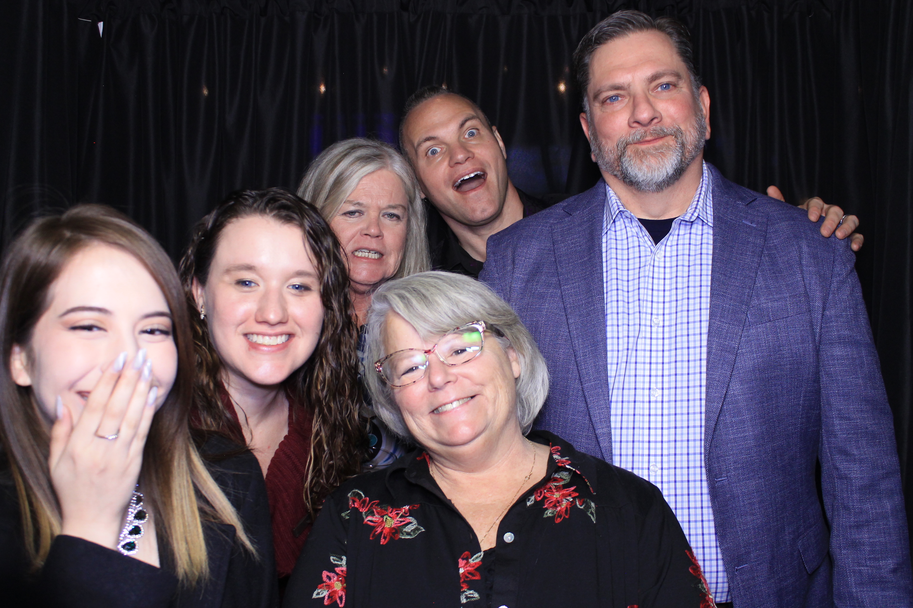 Easy Way Holiday Party | View more photos from the event at gallery.photoboothcincy.com/u/PhotoBoothCincy/Easy-Way-Holiday-Party