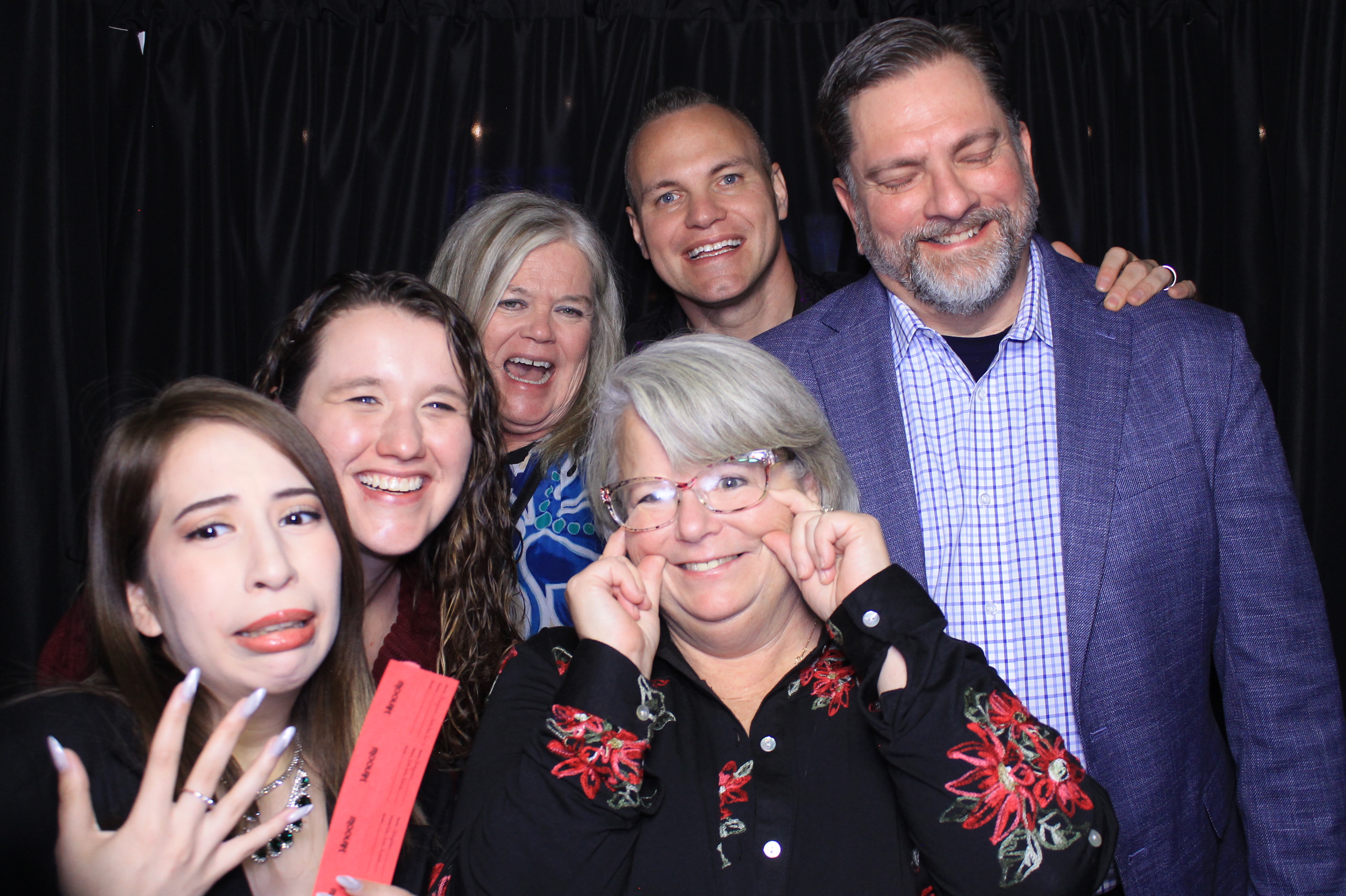Easy Way Holiday Party | View more photos from the event at gallery.photoboothcincy.com/u/PhotoBoothCincy/Easy-Way-Holiday-Party