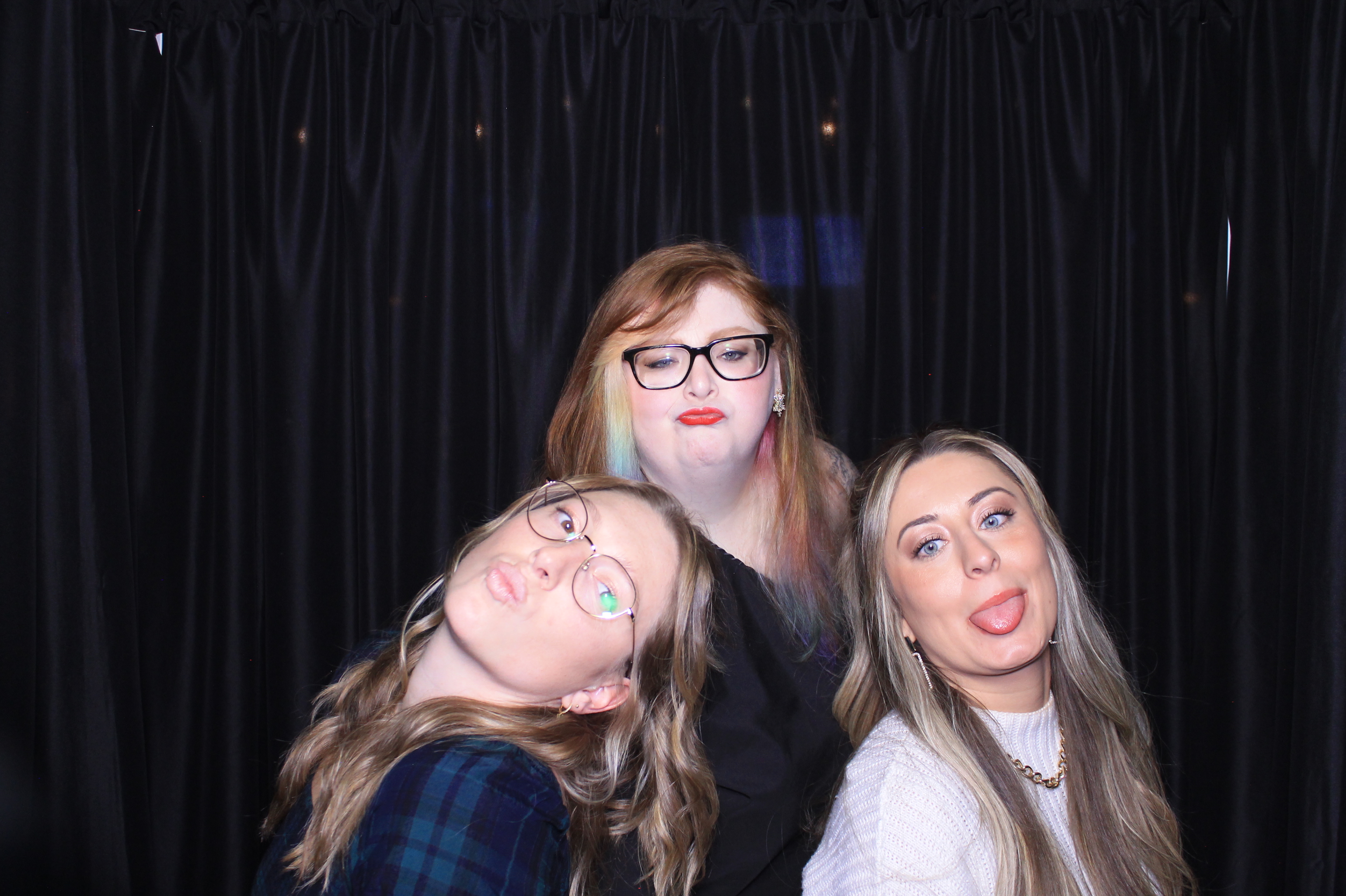 Easy Way Holiday Party | View more photos from the event at gallery.photoboothcincy.com/u/PhotoBoothCincy/Easy-Way-Holiday-Party