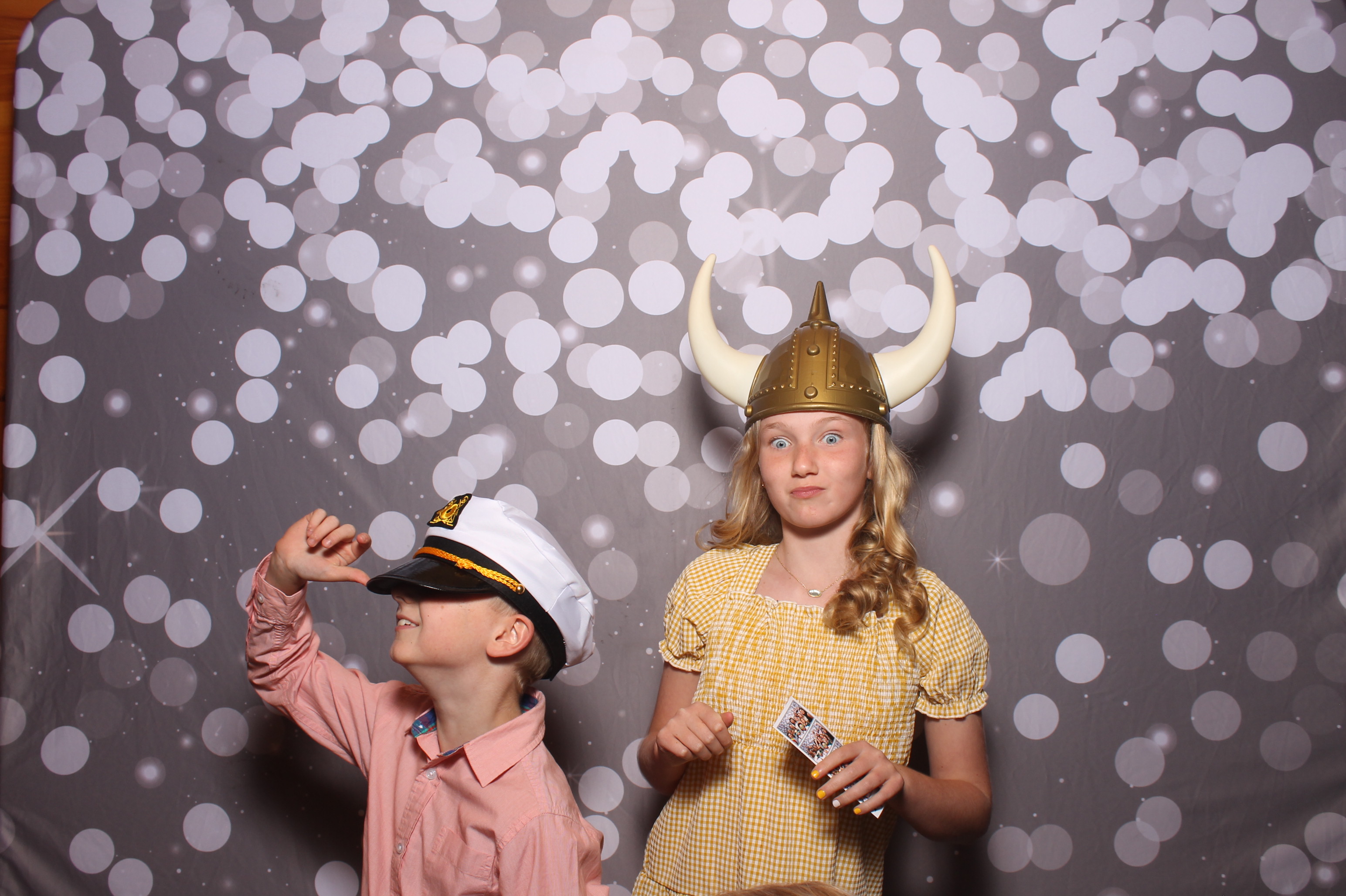 Ellen & Eli | View more photos from the event at gallery.photoboothcincy.com/u/PhotoBoothCincy/Ellen-Eli