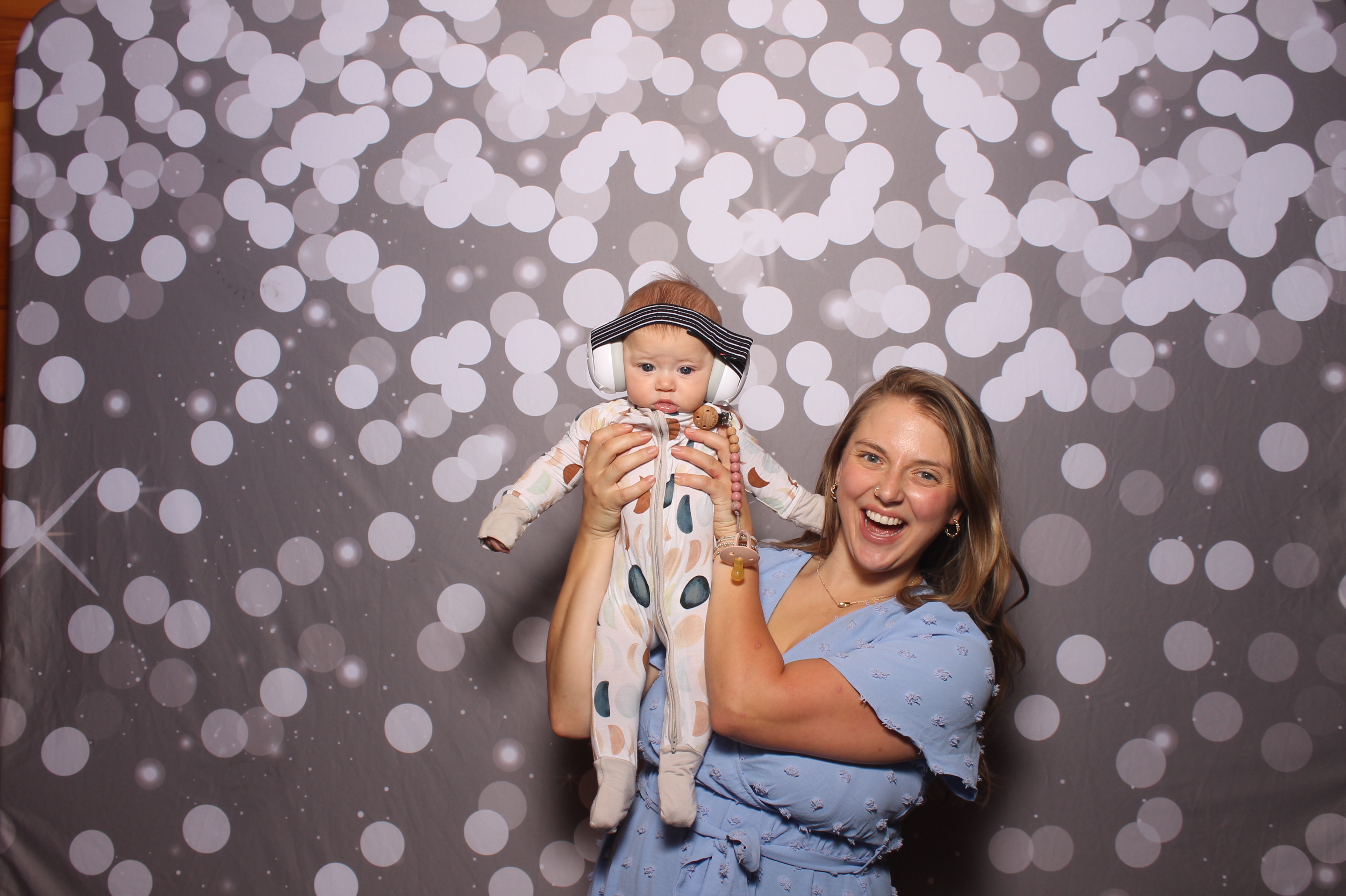 Ellen & Eli | View more photos from the event at gallery.photoboothcincy.com/u/PhotoBoothCincy/Ellen-Eli
