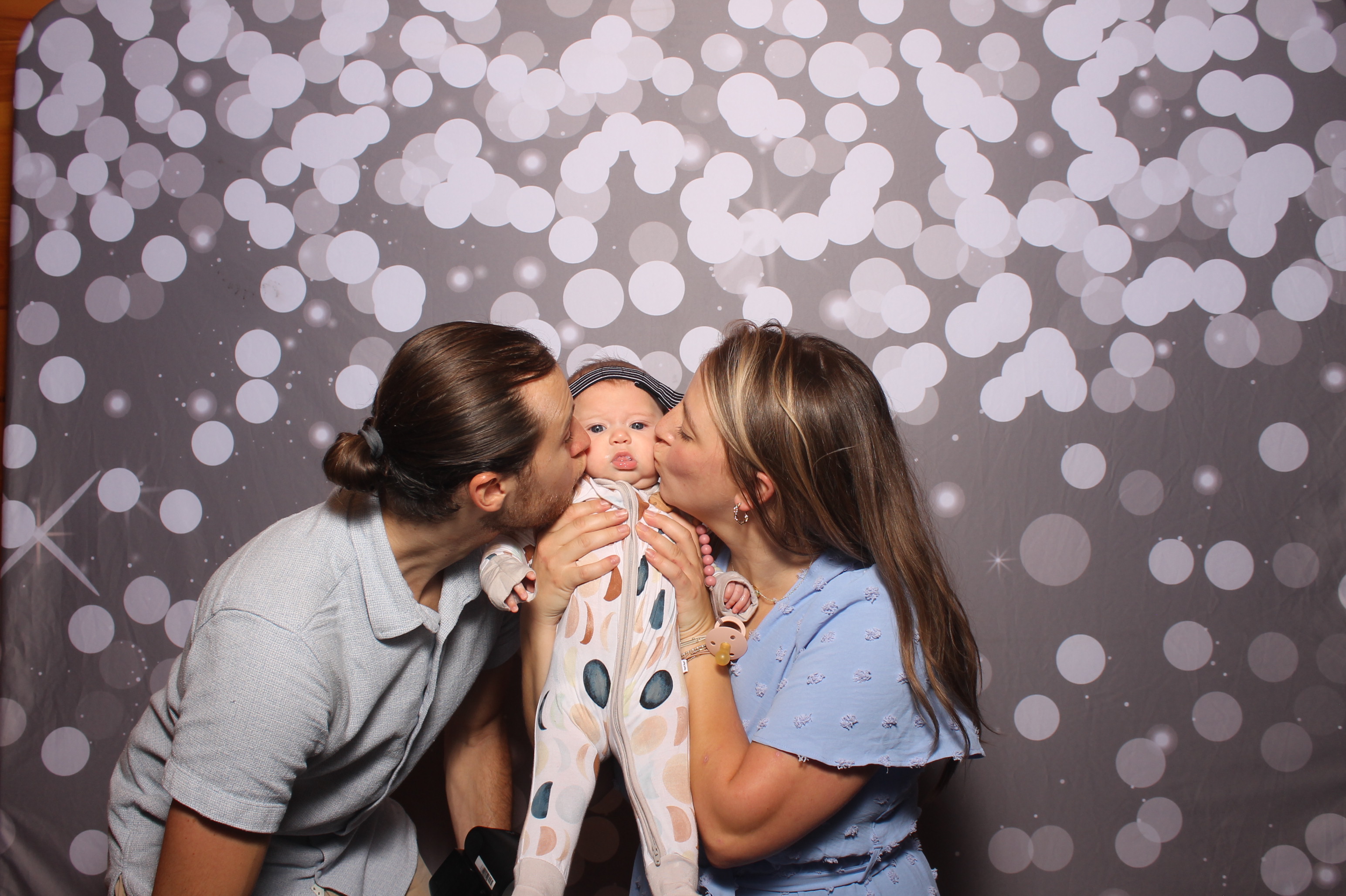 Ellen & Eli | View more photos from the event at gallery.photoboothcincy.com/u/PhotoBoothCincy/Ellen-Eli