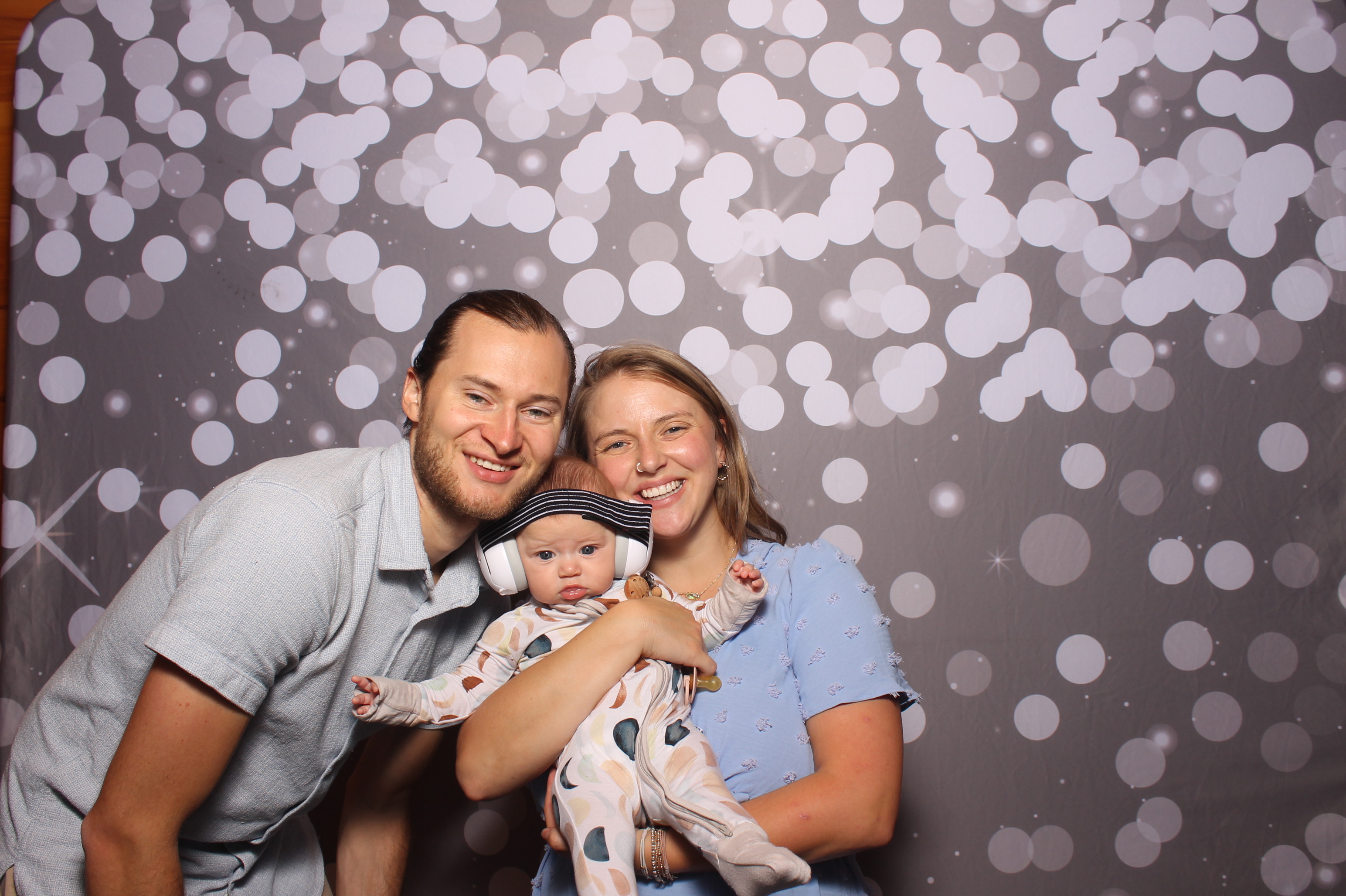 Ellen & Eli | View more photos from the event at gallery.photoboothcincy.com/u/PhotoBoothCincy/Ellen-Eli