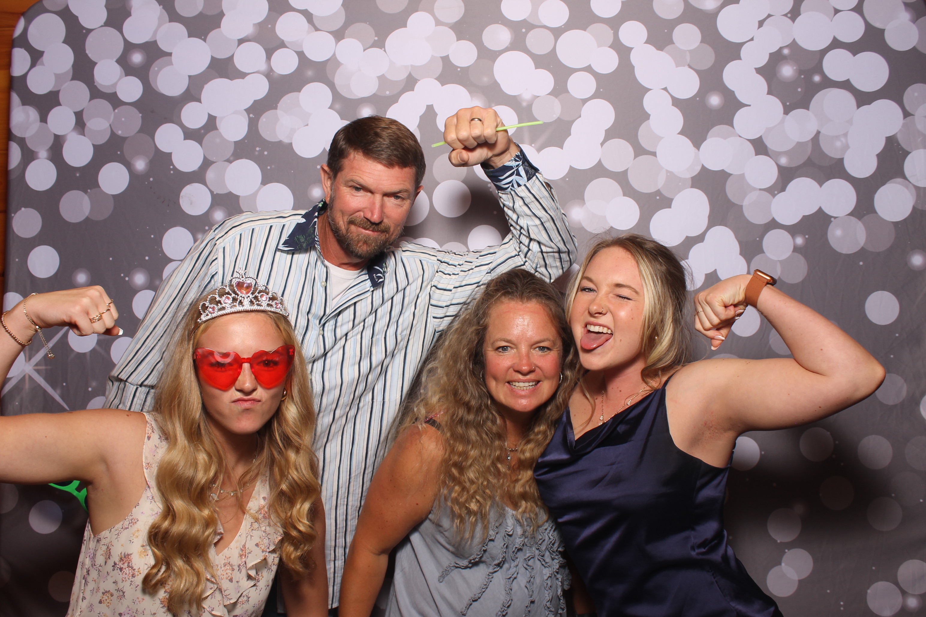 Ellen & Eli | View more photos from the event at gallery.photoboothcincy.com/u/PhotoBoothCincy/Ellen-Eli