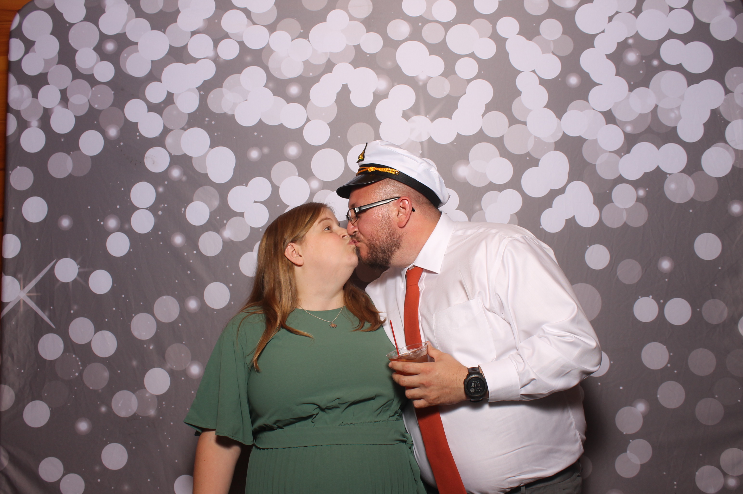 Ellen & Eli | View more photos from the event at gallery.photoboothcincy.com/u/PhotoBoothCincy/Ellen-Eli