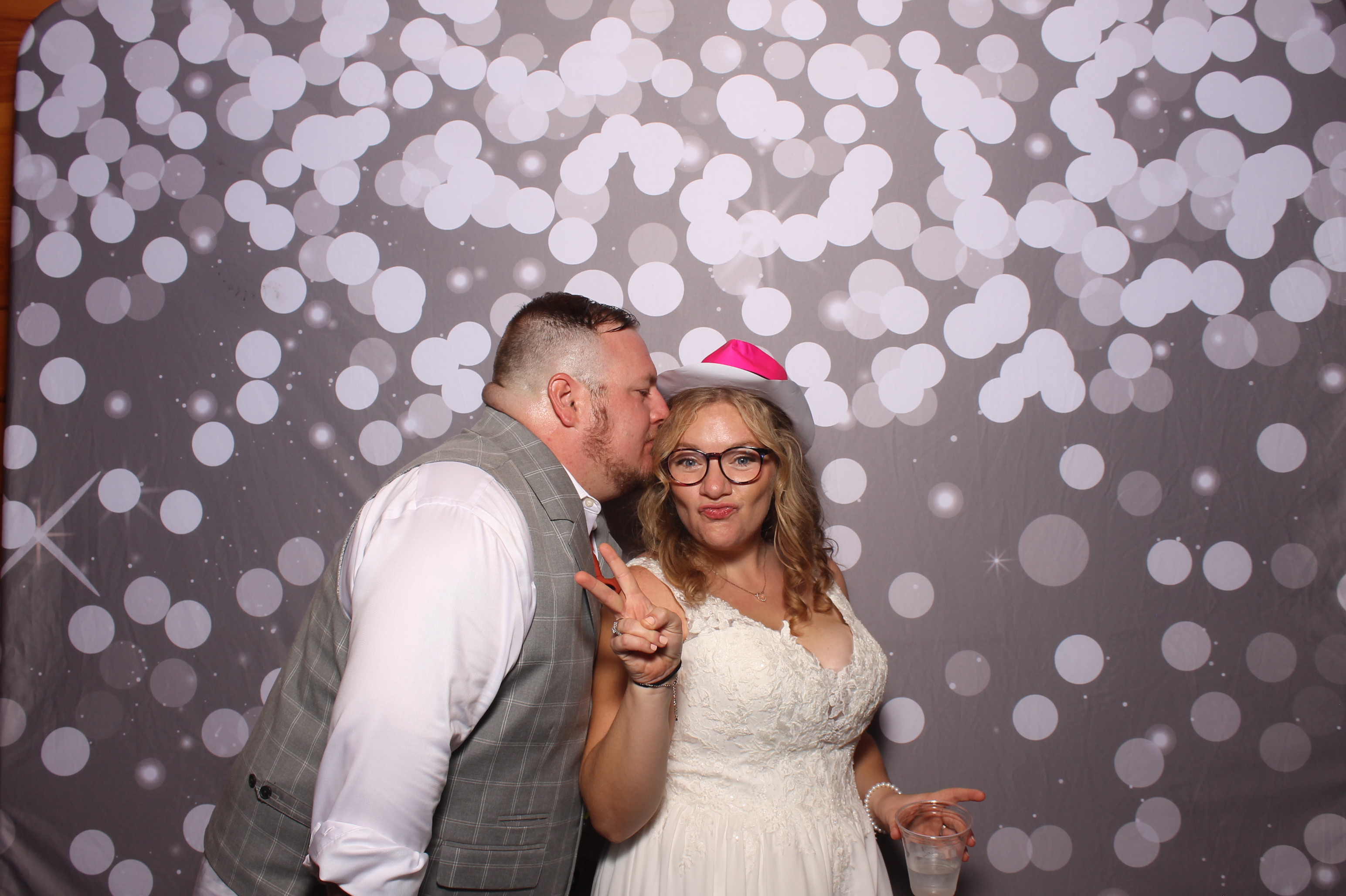 Ellen & Eli | View more photos from the event at gallery.photoboothcincy.com/u/PhotoBoothCincy/Ellen-Eli