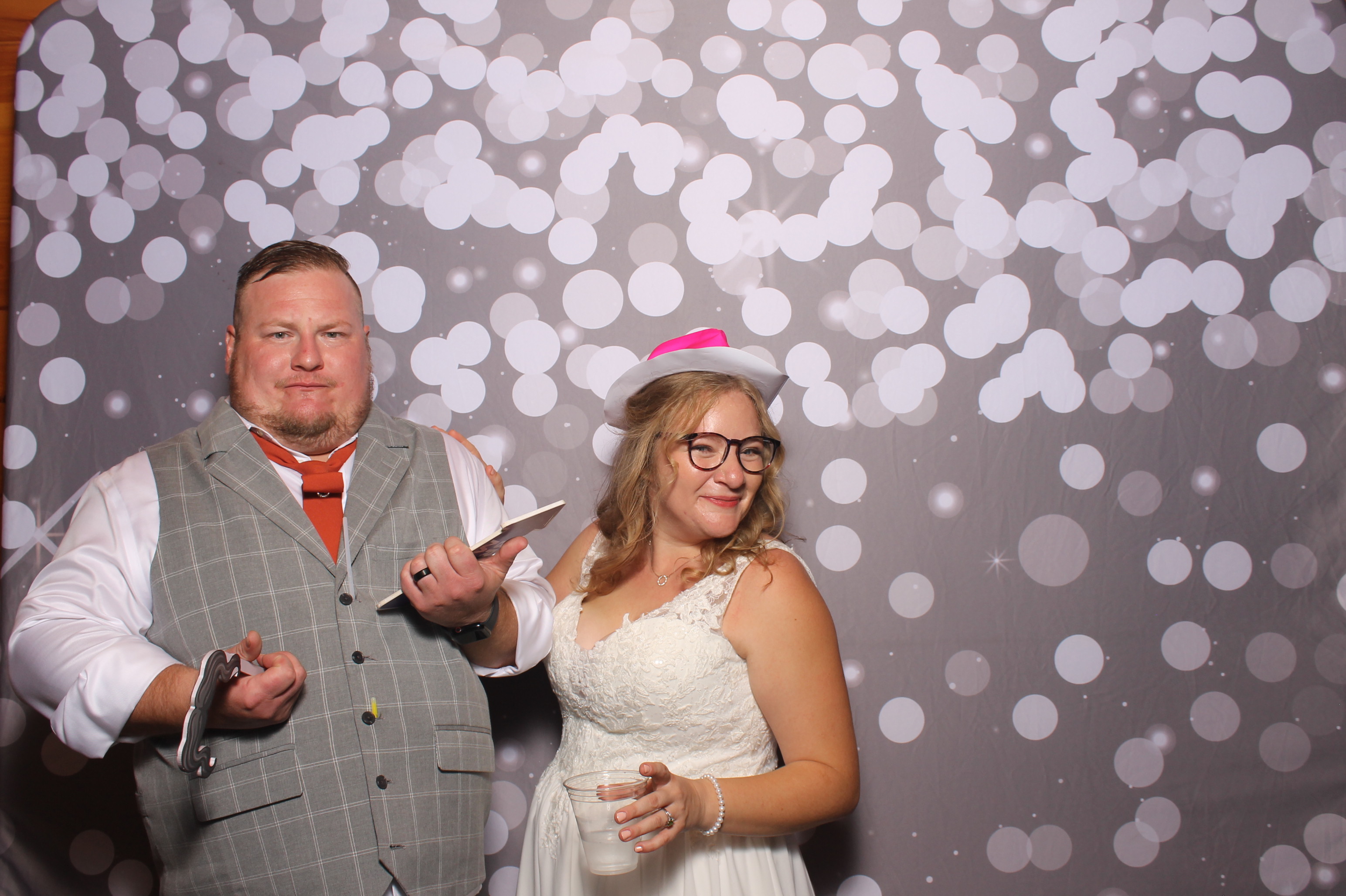 Ellen & Eli | View more photos from the event at gallery.photoboothcincy.com/u/PhotoBoothCincy/Ellen-Eli