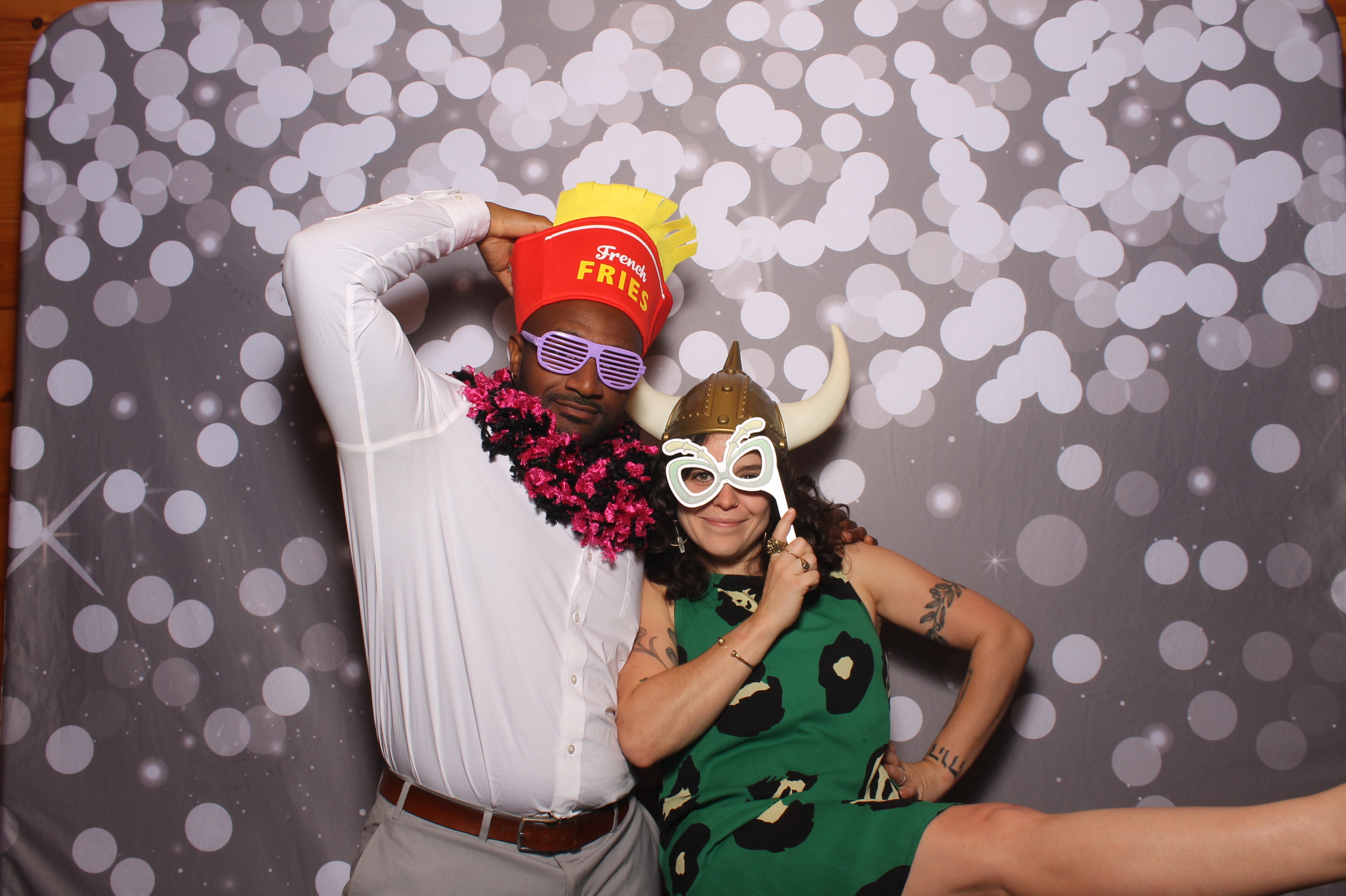 Ellen & Eli | View more photos from the event at gallery.photoboothcincy.com/u/PhotoBoothCincy/Ellen-Eli