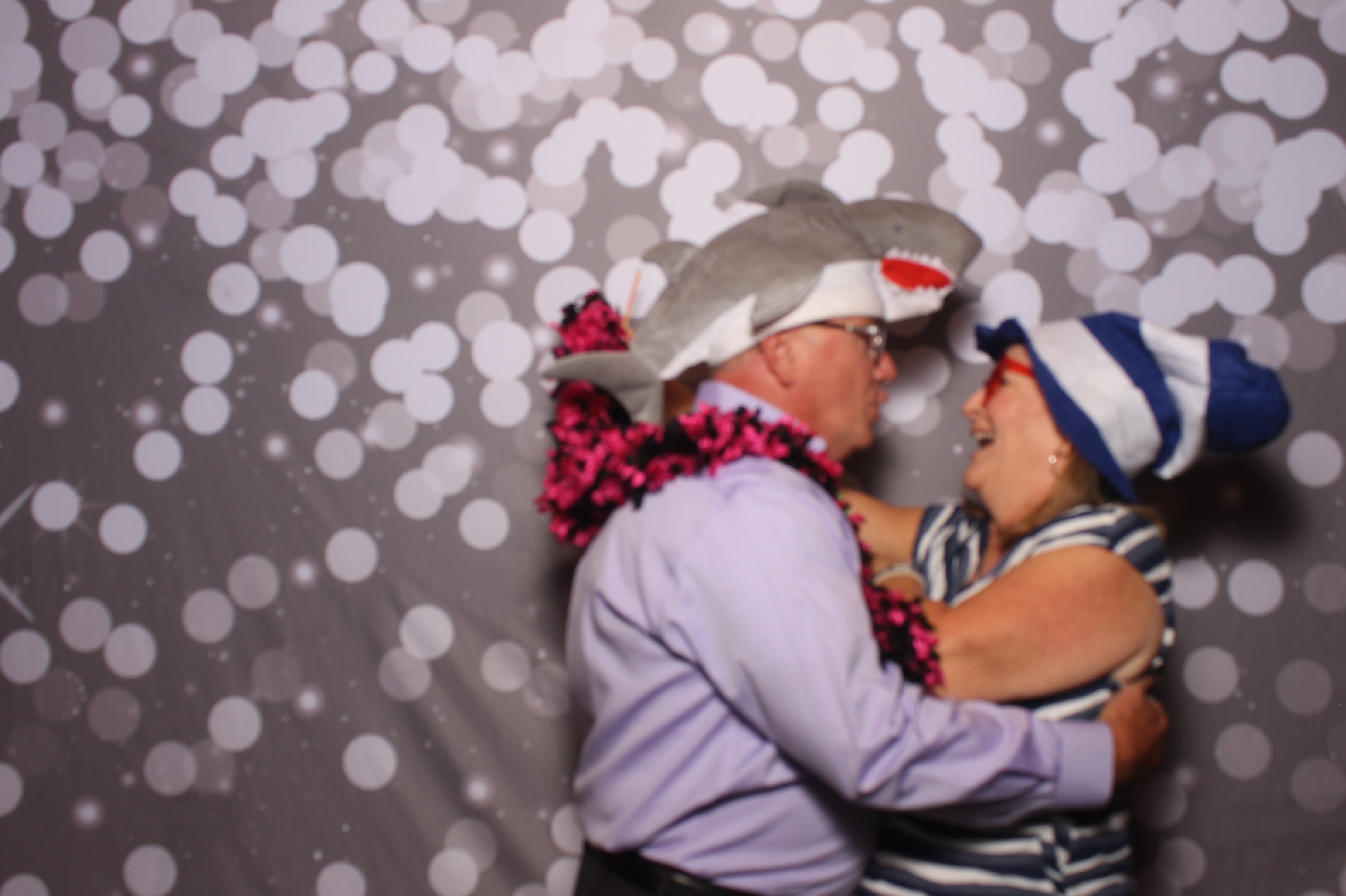 Ellen & Eli | View more photos from the event at gallery.photoboothcincy.com/u/PhotoBoothCincy/Ellen-Eli