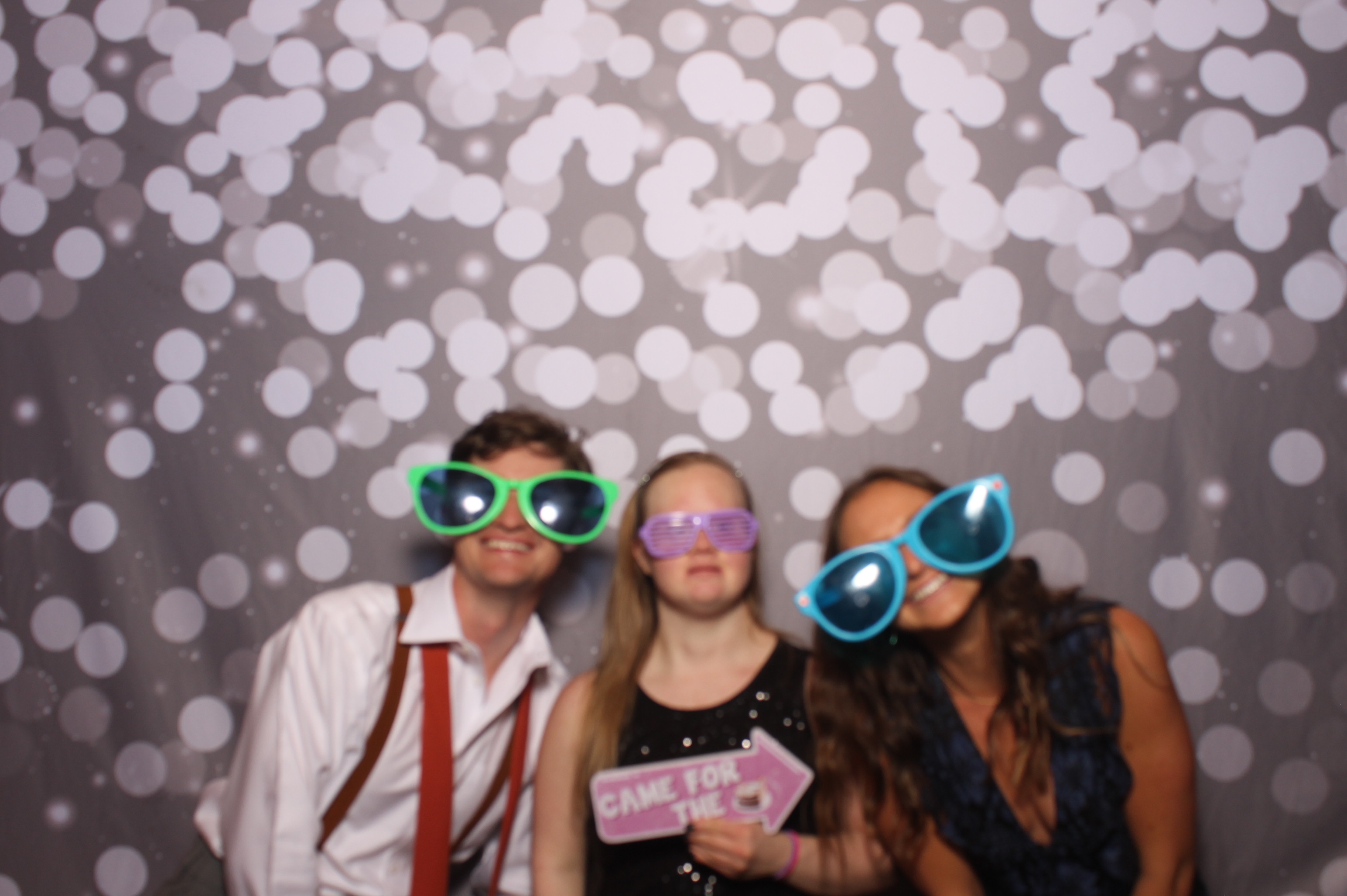 Ellen & Eli | View more photos from the event at gallery.photoboothcincy.com/u/PhotoBoothCincy/Ellen-Eli