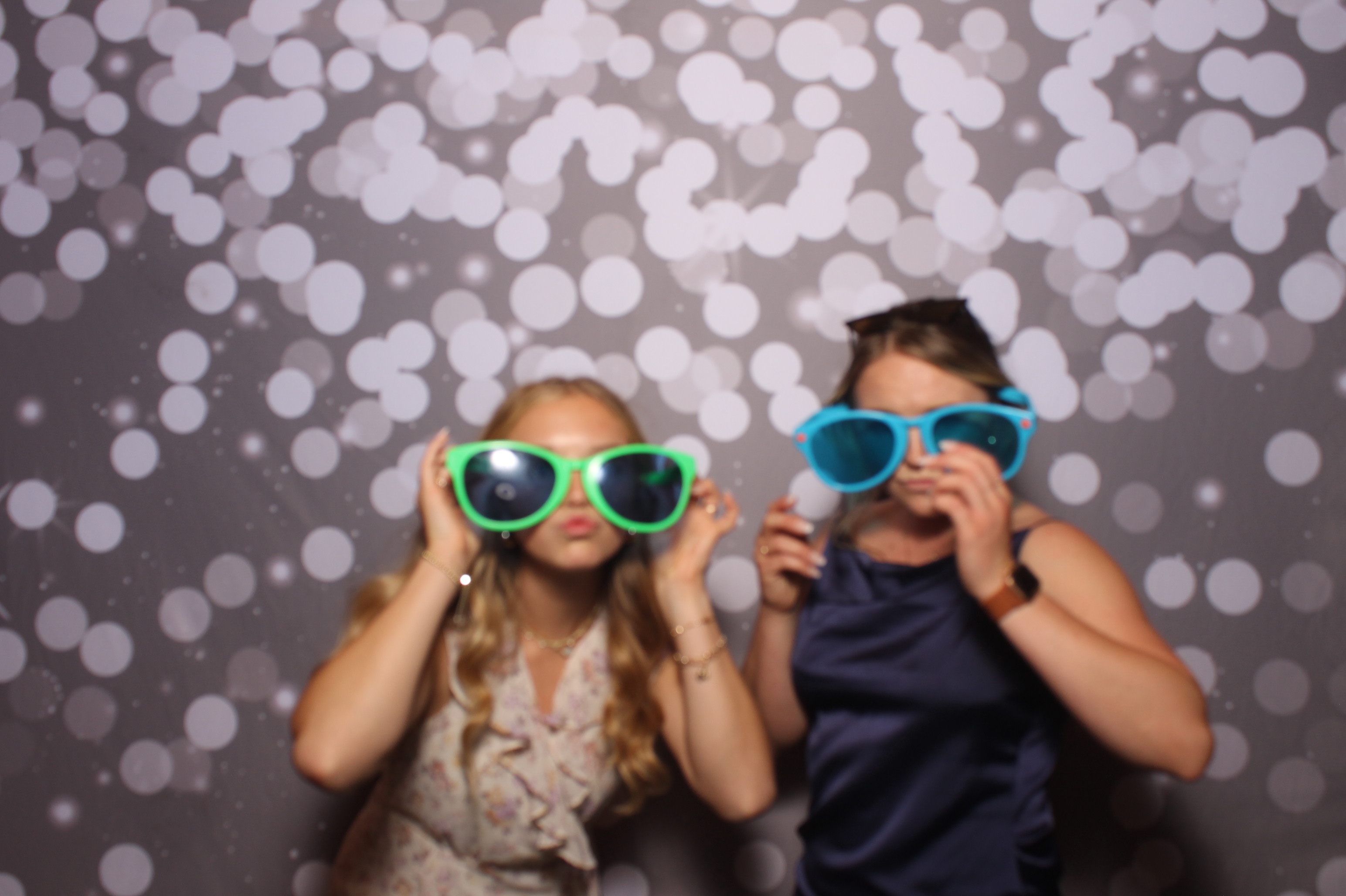 Ellen & Eli | View more photos from the event at gallery.photoboothcincy.com/u/PhotoBoothCincy/Ellen-Eli