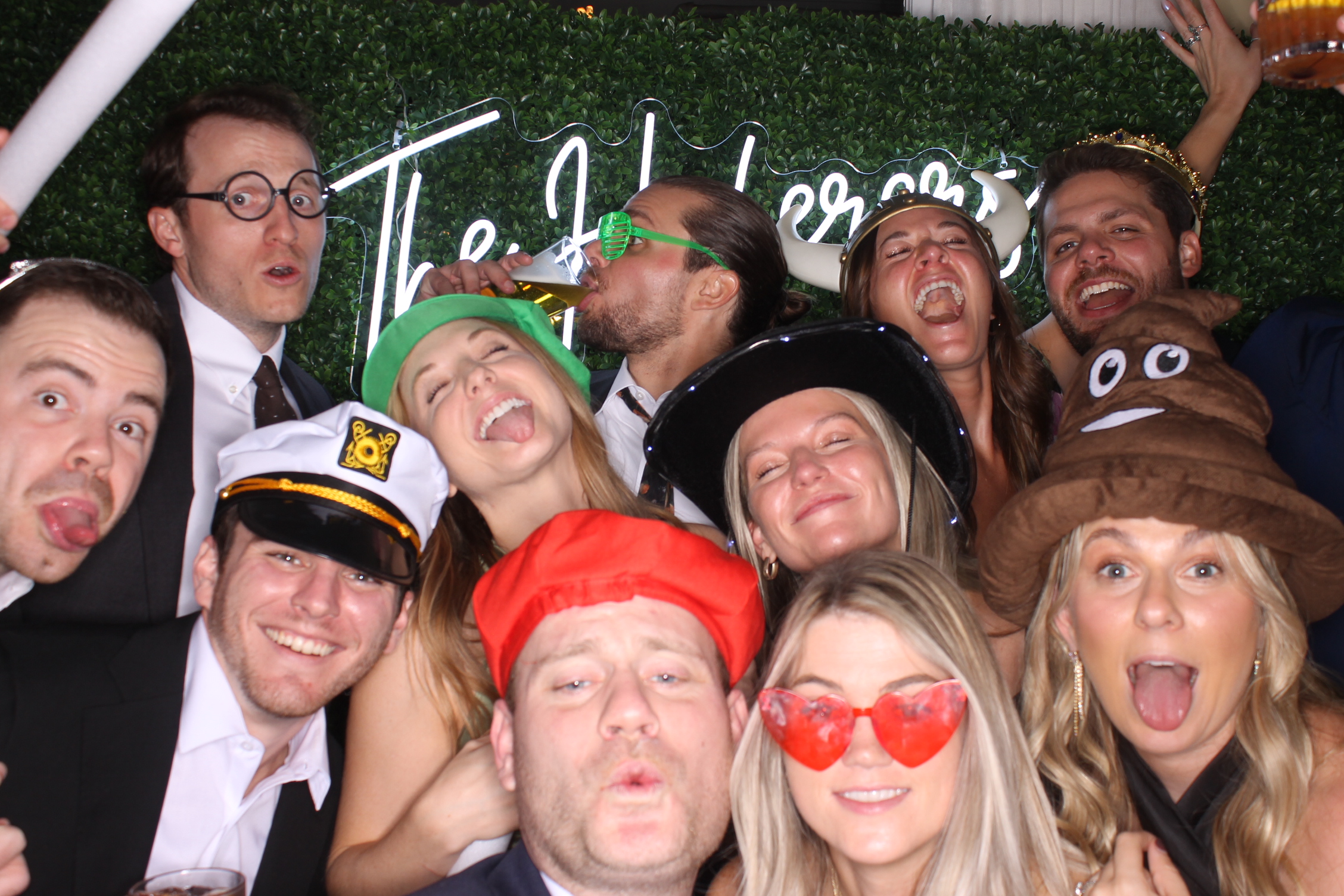 Elly & Chris | View more photos from the event at gallery.photoboothcincy.com/u/PhotoBoothCincy/Elly-Chris