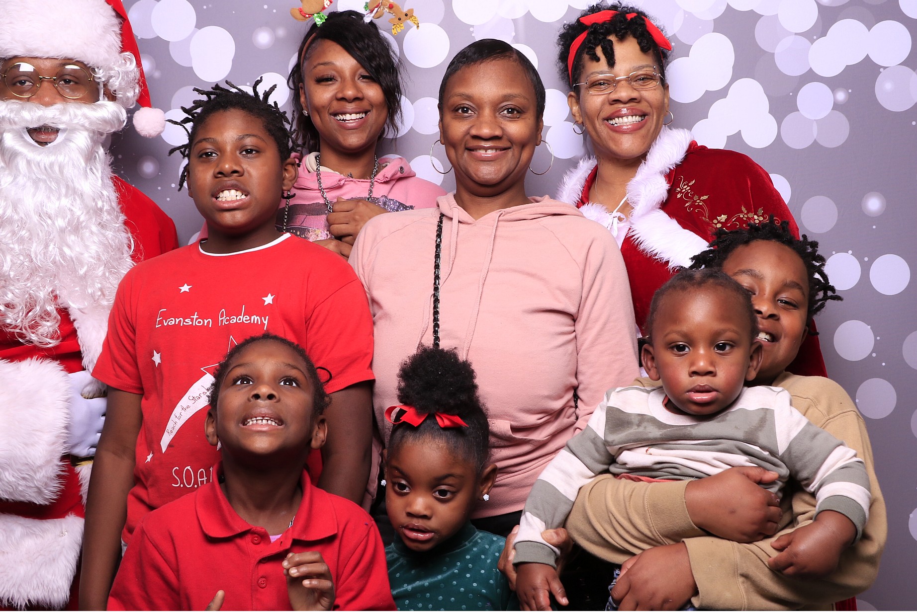 Evanston Winter Holiday Event | View more photos from the event at gallery.photoboothcincy.com/u/PhotoBoothCincy/Evanston-Winter-Holiday-Event