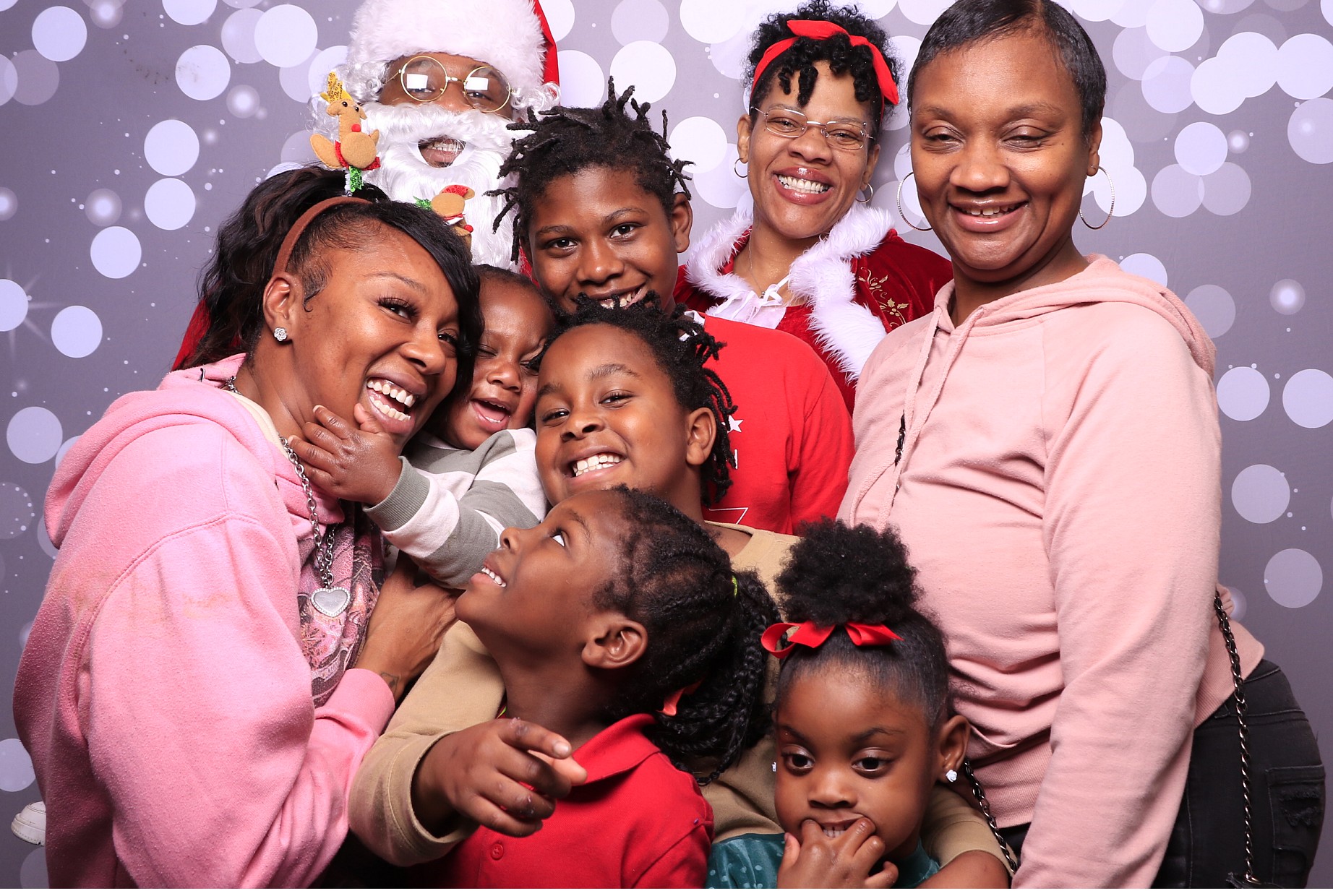 Evanston Winter Holiday Event | View more photos from the event at gallery.photoboothcincy.com/u/PhotoBoothCincy/Evanston-Winter-Holiday-Event