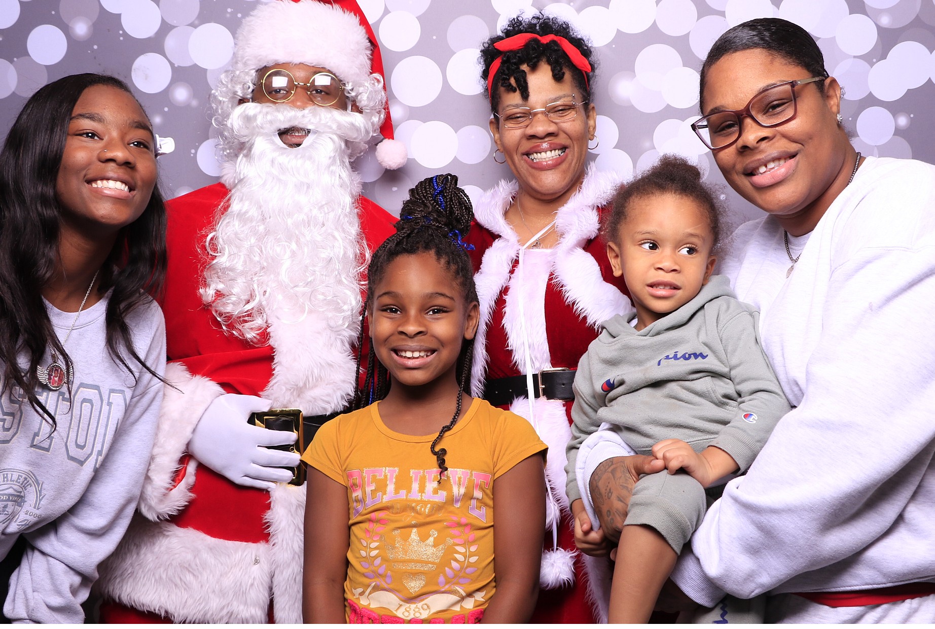 Evanston Winter Holiday Event | View more photos from the event at gallery.photoboothcincy.com/u/PhotoBoothCincy/Evanston-Winter-Holiday-Event