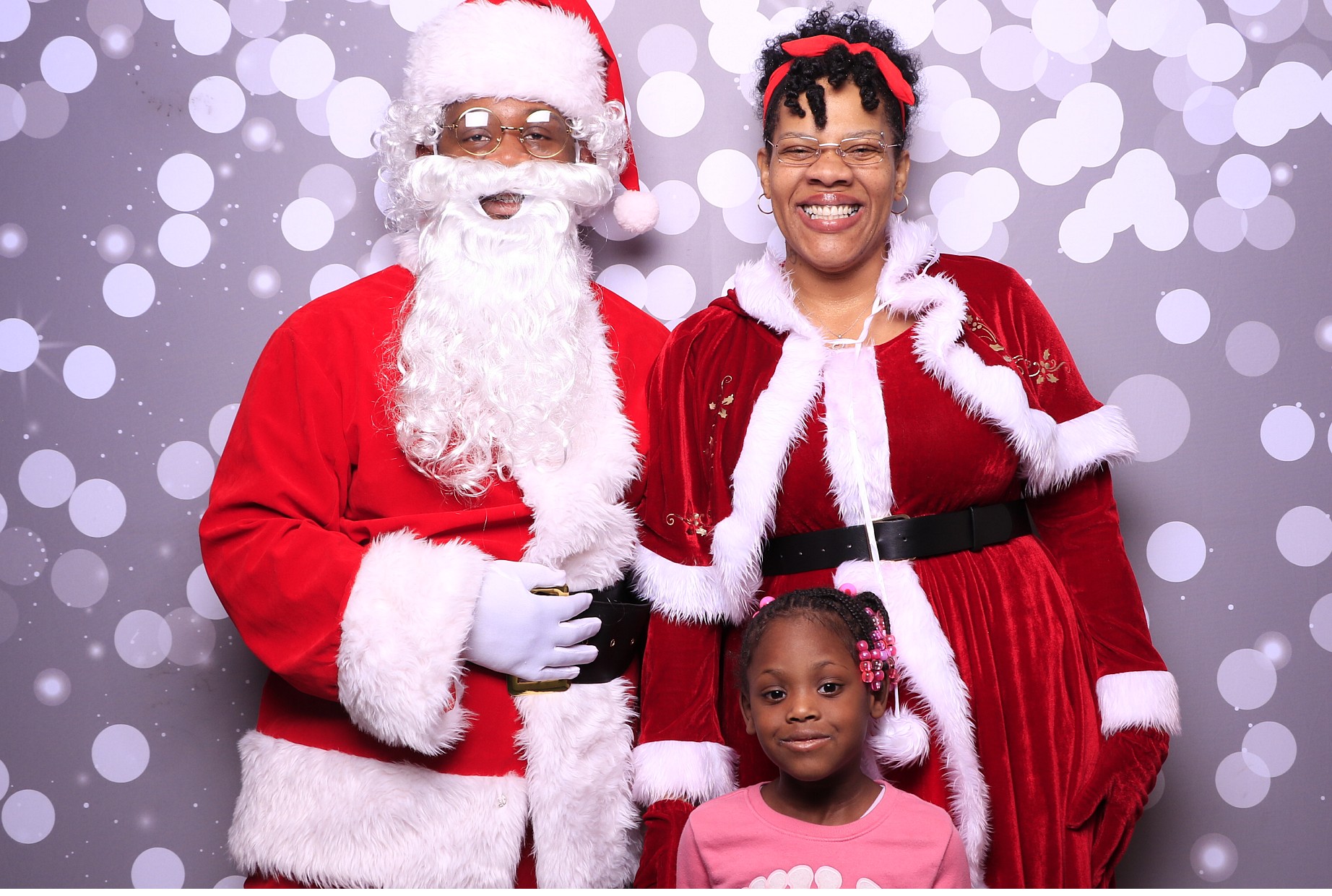 Evanston Winter Holiday Event | View more photos from the event at gallery.photoboothcincy.com/u/PhotoBoothCincy/Evanston-Winter-Holiday-Event