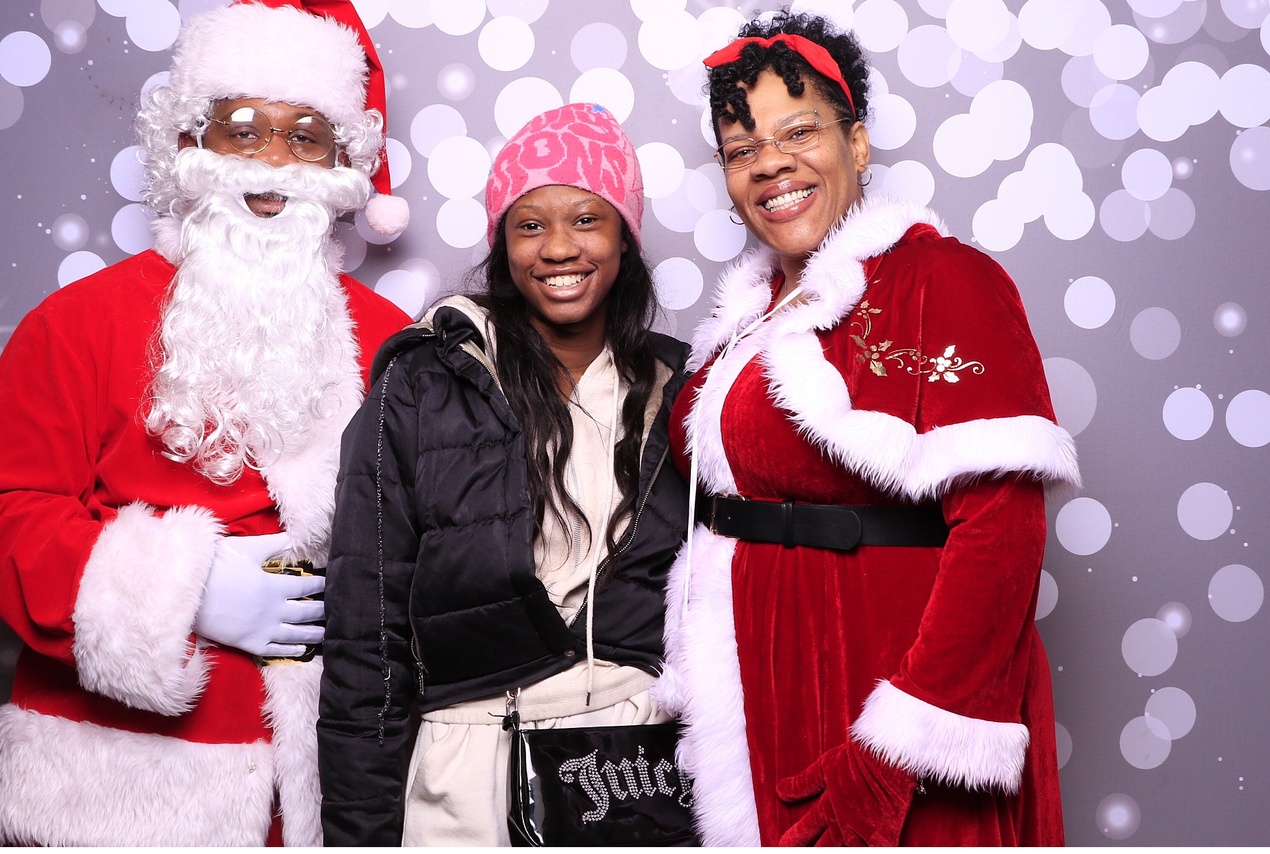 Evanston Winter Holiday Event | View more photos from the event at gallery.photoboothcincy.com/u/PhotoBoothCincy/Evanston-Winter-Holiday-Event