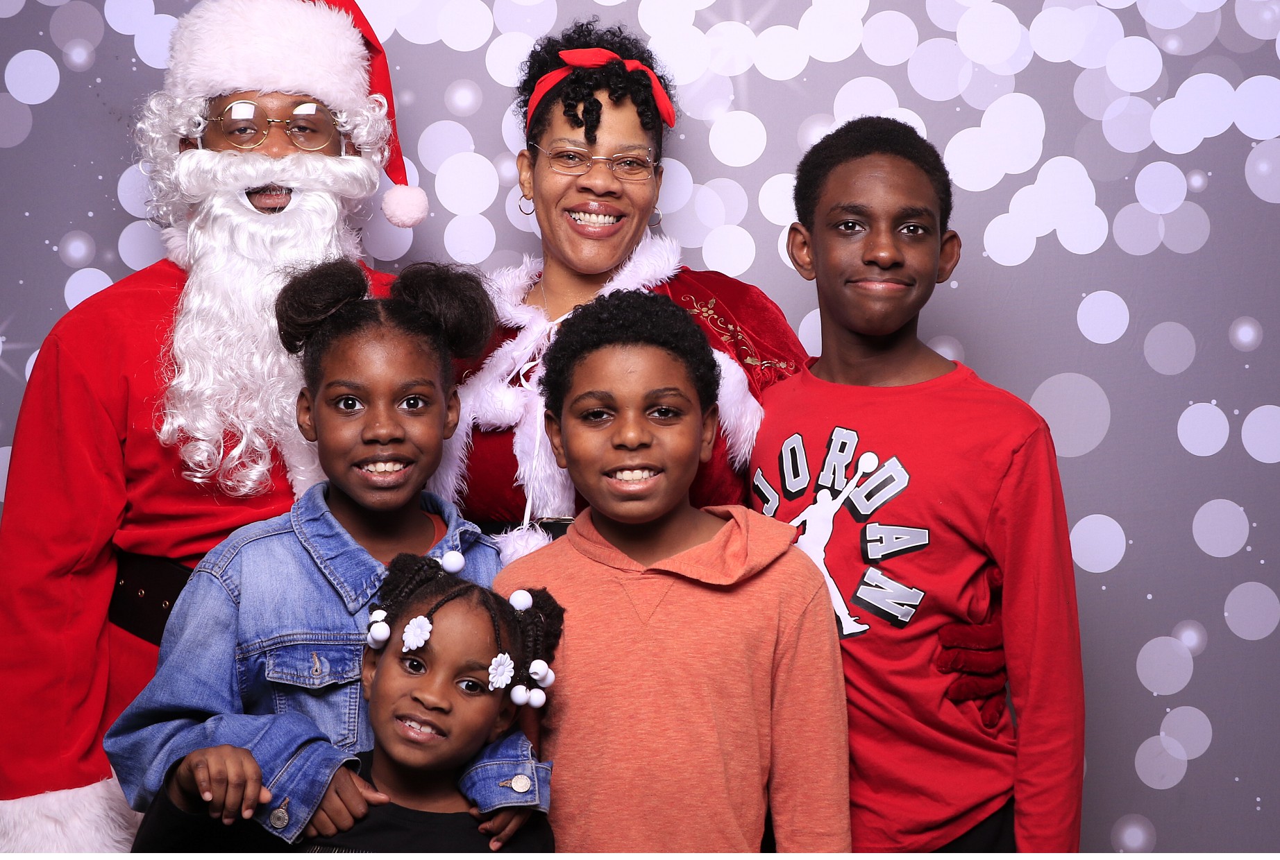 Evanston Winter Holiday Event | View more photos from the event at gallery.photoboothcincy.com/u/PhotoBoothCincy/Evanston-Winter-Holiday-Event