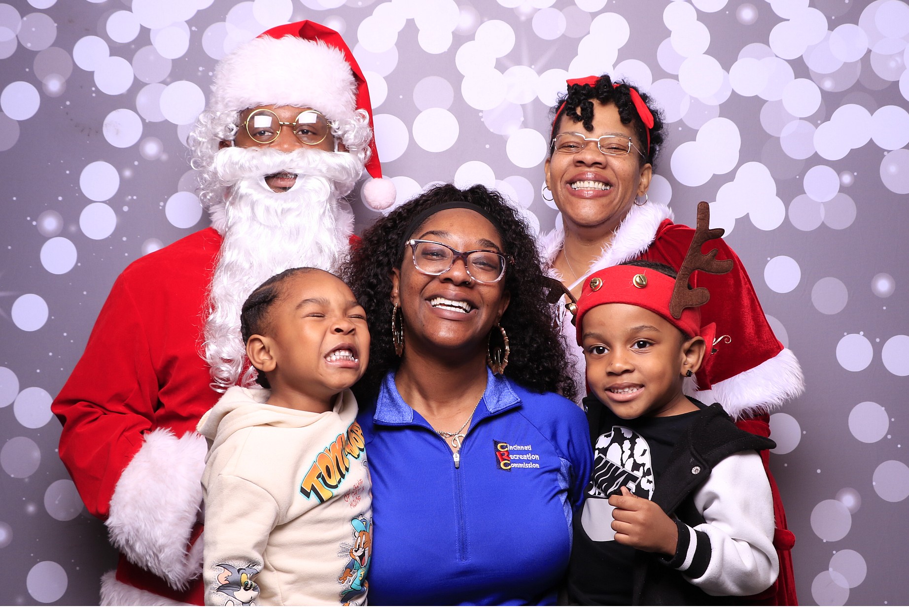 Evanston Winter Holiday Event | View more photos from the event at gallery.photoboothcincy.com/u/PhotoBoothCincy/Evanston-Winter-Holiday-Event