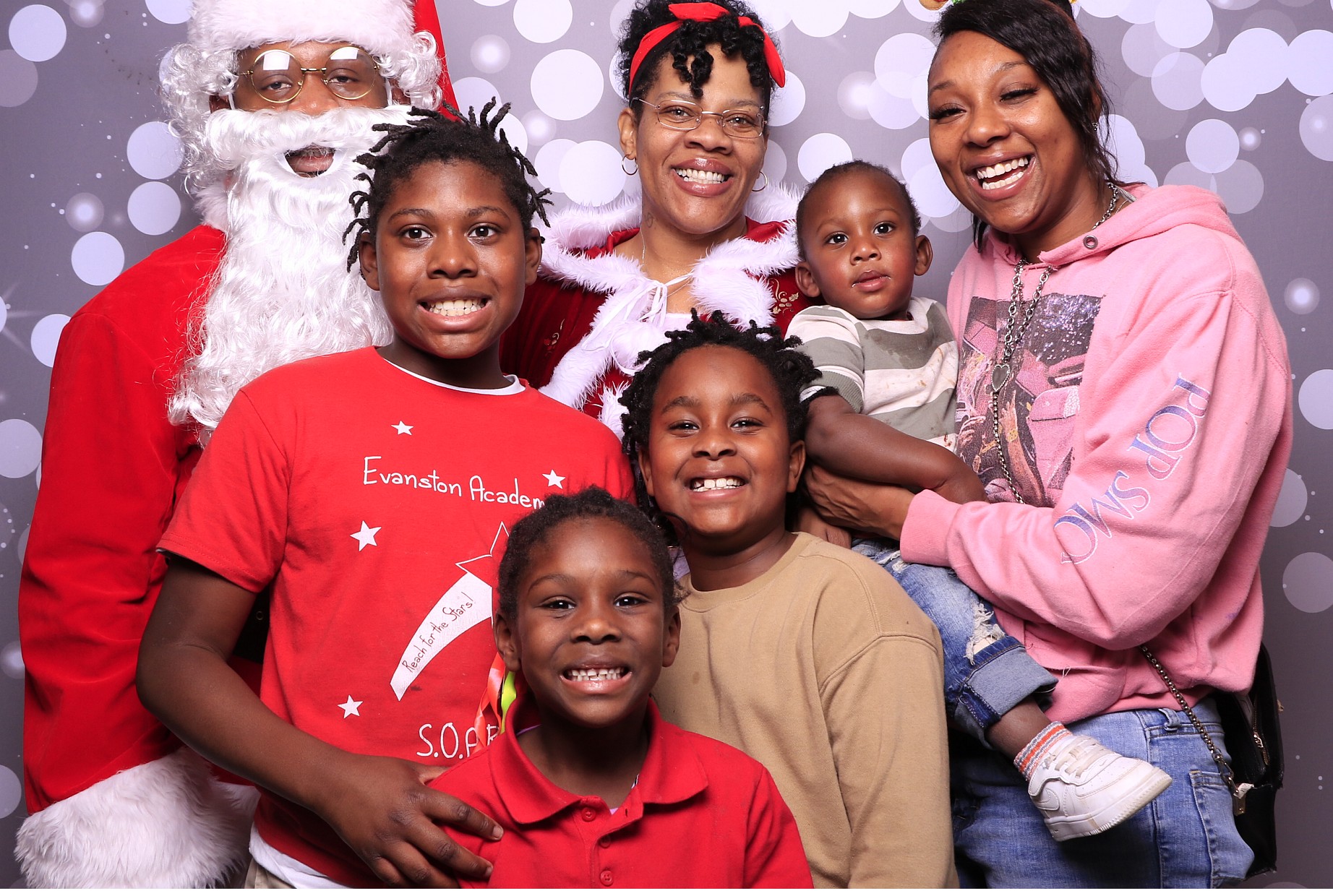 Evanston Winter Holiday Event | View more photos from the event at gallery.photoboothcincy.com/u/PhotoBoothCincy/Evanston-Winter-Holiday-Event