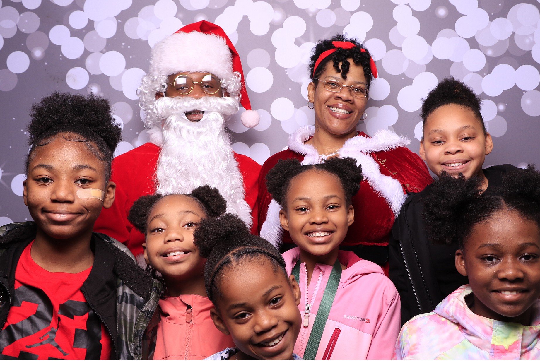 Evanston Winter Holiday Event | View more photos from the event at gallery.photoboothcincy.com/u/PhotoBoothCincy/Evanston-Winter-Holiday-Event