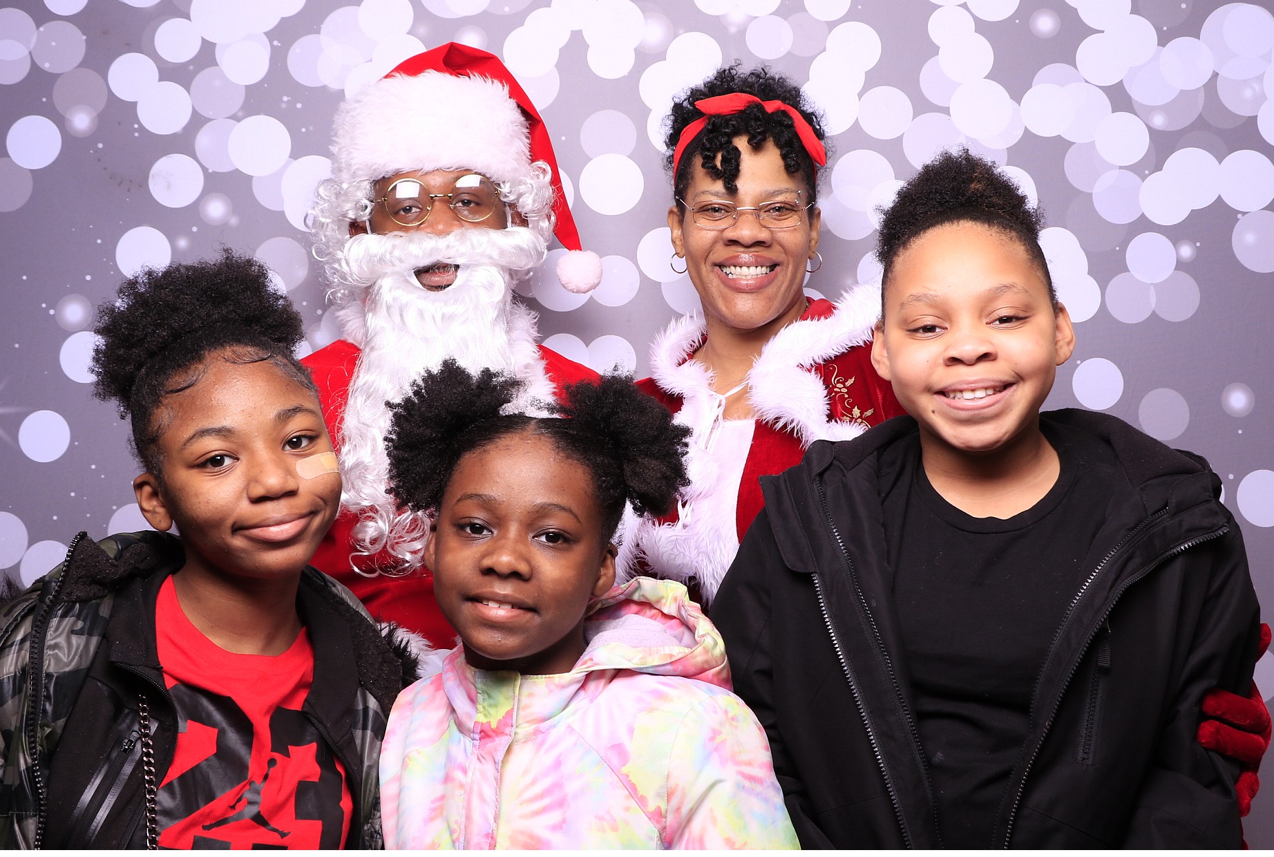 Evanston Winter Holiday Event | View more photos from the event at gallery.photoboothcincy.com/u/PhotoBoothCincy/Evanston-Winter-Holiday-Event