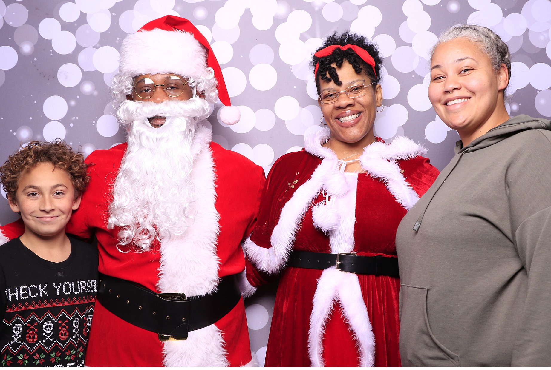 Evanston Winter Holiday Event | View more photos from the event at gallery.photoboothcincy.com/u/PhotoBoothCincy/Evanston-Winter-Holiday-Event