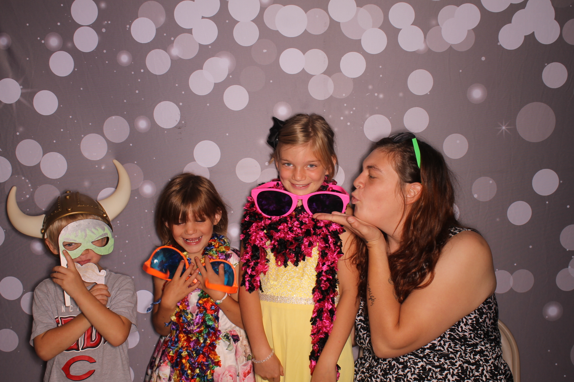 Friend Sunday | View more photos from the event at gallery.photoboothcincy.com/u/PhotoBoothCincy/Friend-Sunday-0