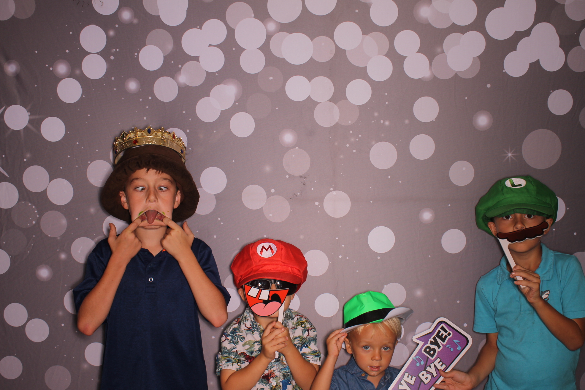 Friend Sunday | View more photos from the event at gallery.photoboothcincy.com/u/PhotoBoothCincy/Friend-Sunday-0