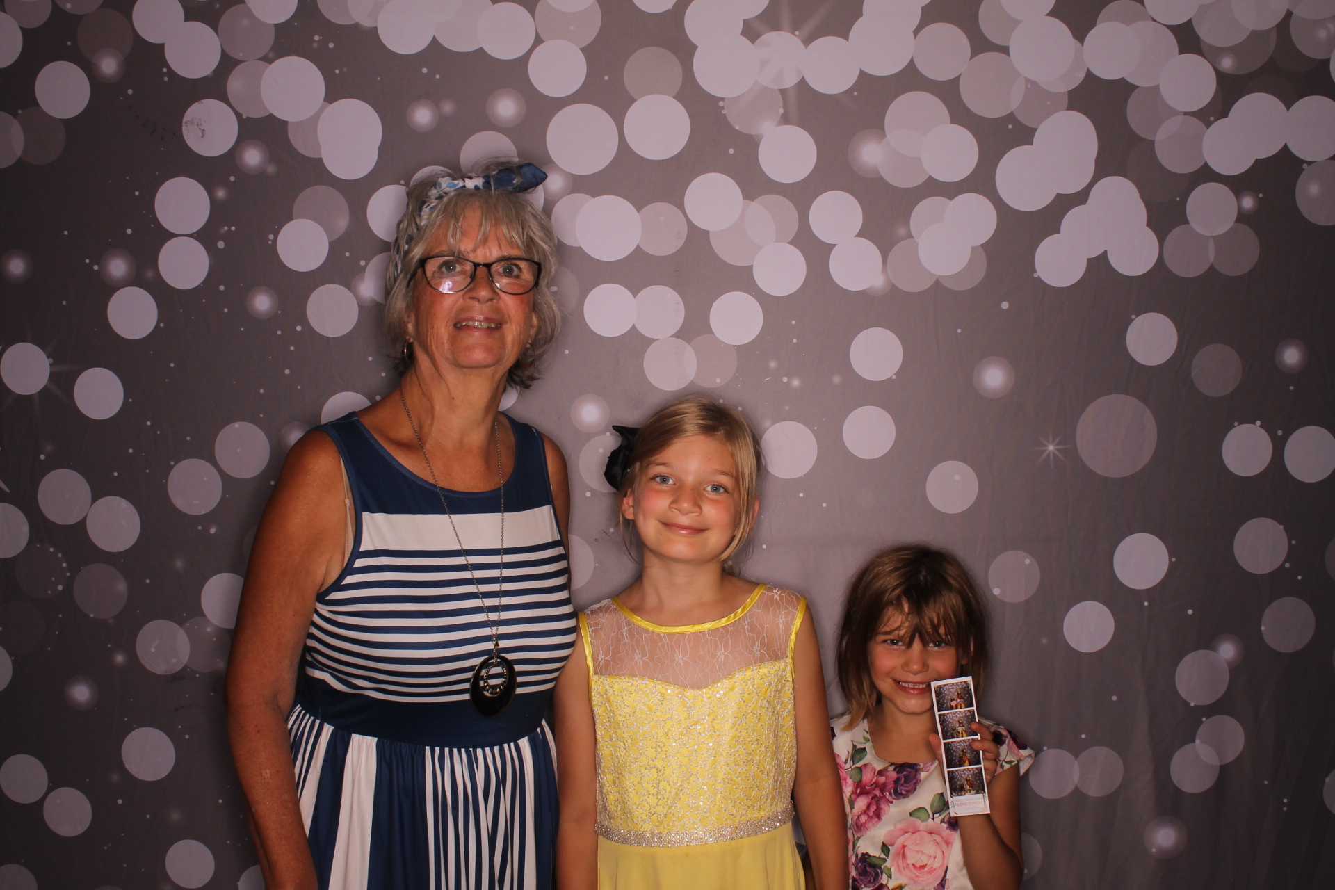 Friend Sunday | View more photos from the event at gallery.photoboothcincy.com/u/PhotoBoothCincy/Friend-Sunday-0