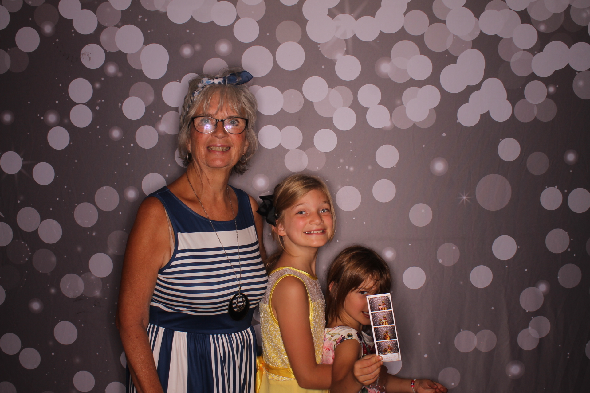 Friend Sunday | View more photos from the event at gallery.photoboothcincy.com/u/PhotoBoothCincy/Friend-Sunday-0