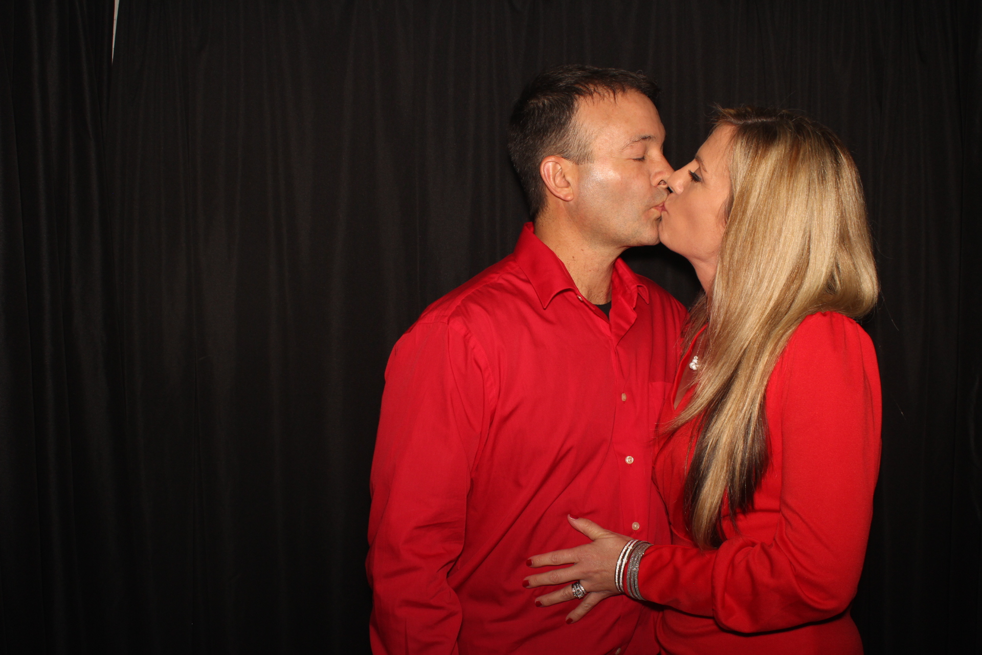 GE Holiday Party  | View more photos from the event at gallery.photoboothcincy.com/u/PhotoBoothCincy/GE-Holiday-Party