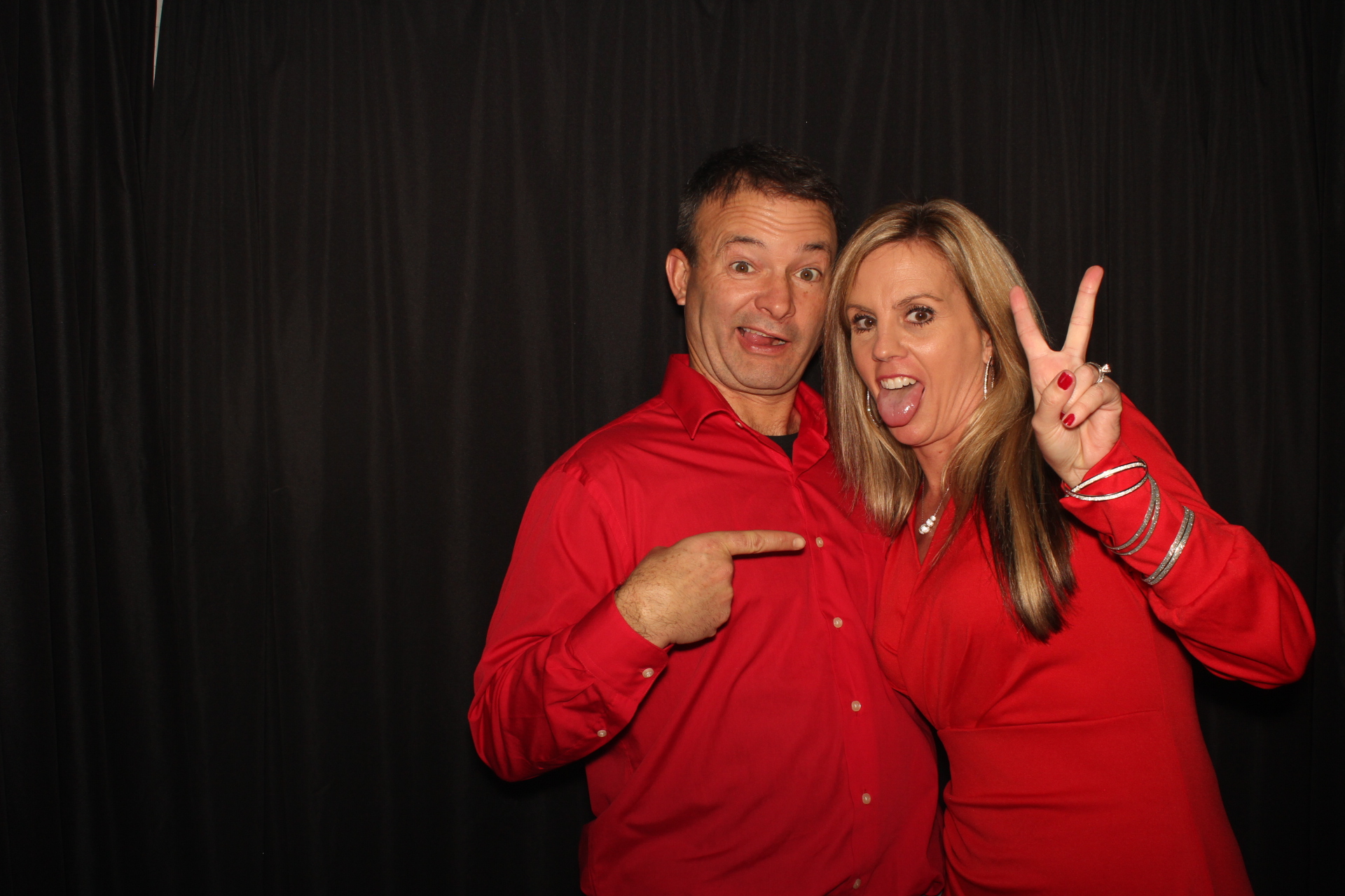 GE Holiday Party  | View more photos from the event at gallery.photoboothcincy.com/u/PhotoBoothCincy/GE-Holiday-Party