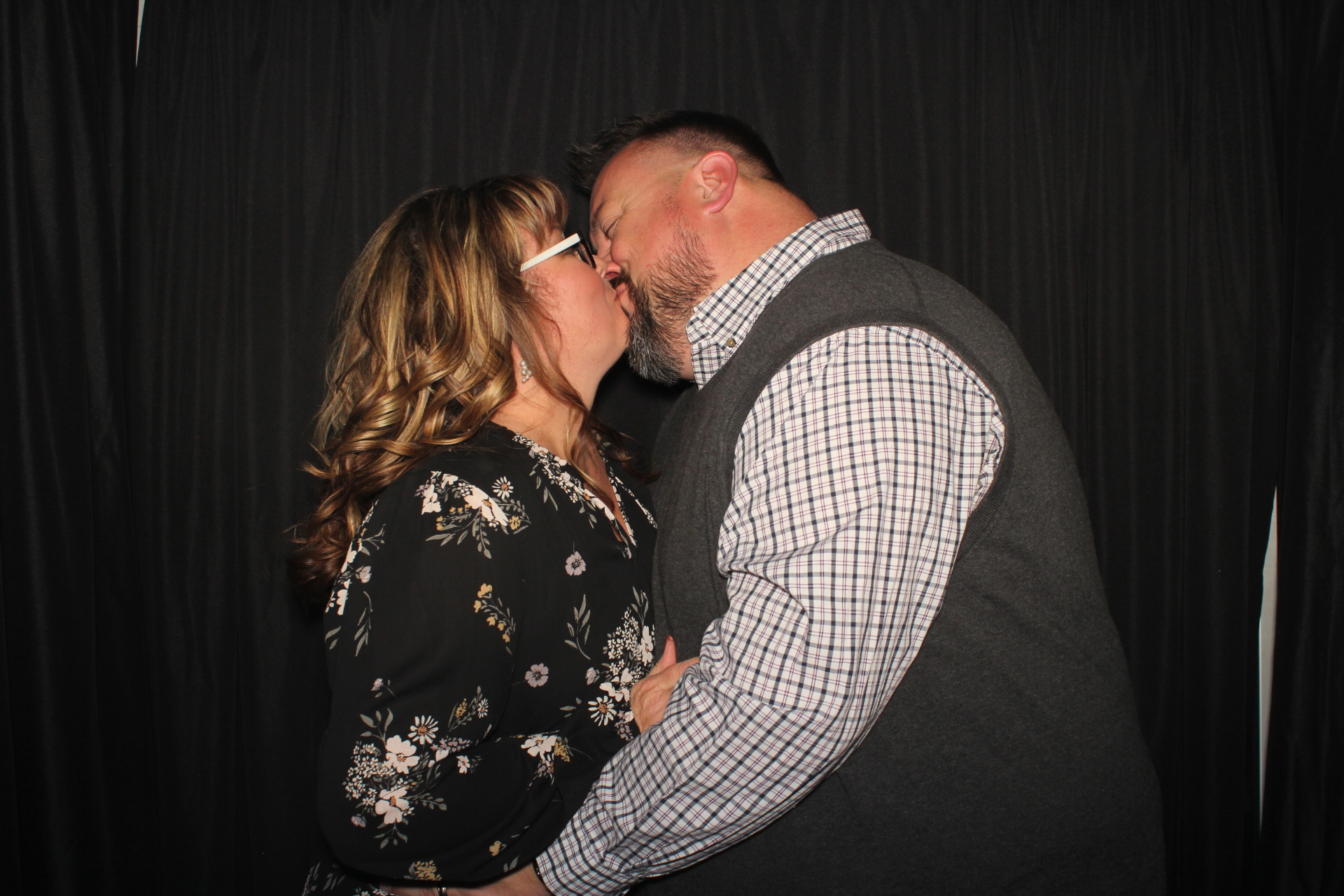 GE Holiday Party  | View more photos from the event at gallery.photoboothcincy.com/u/PhotoBoothCincy/GE-Holiday-Party