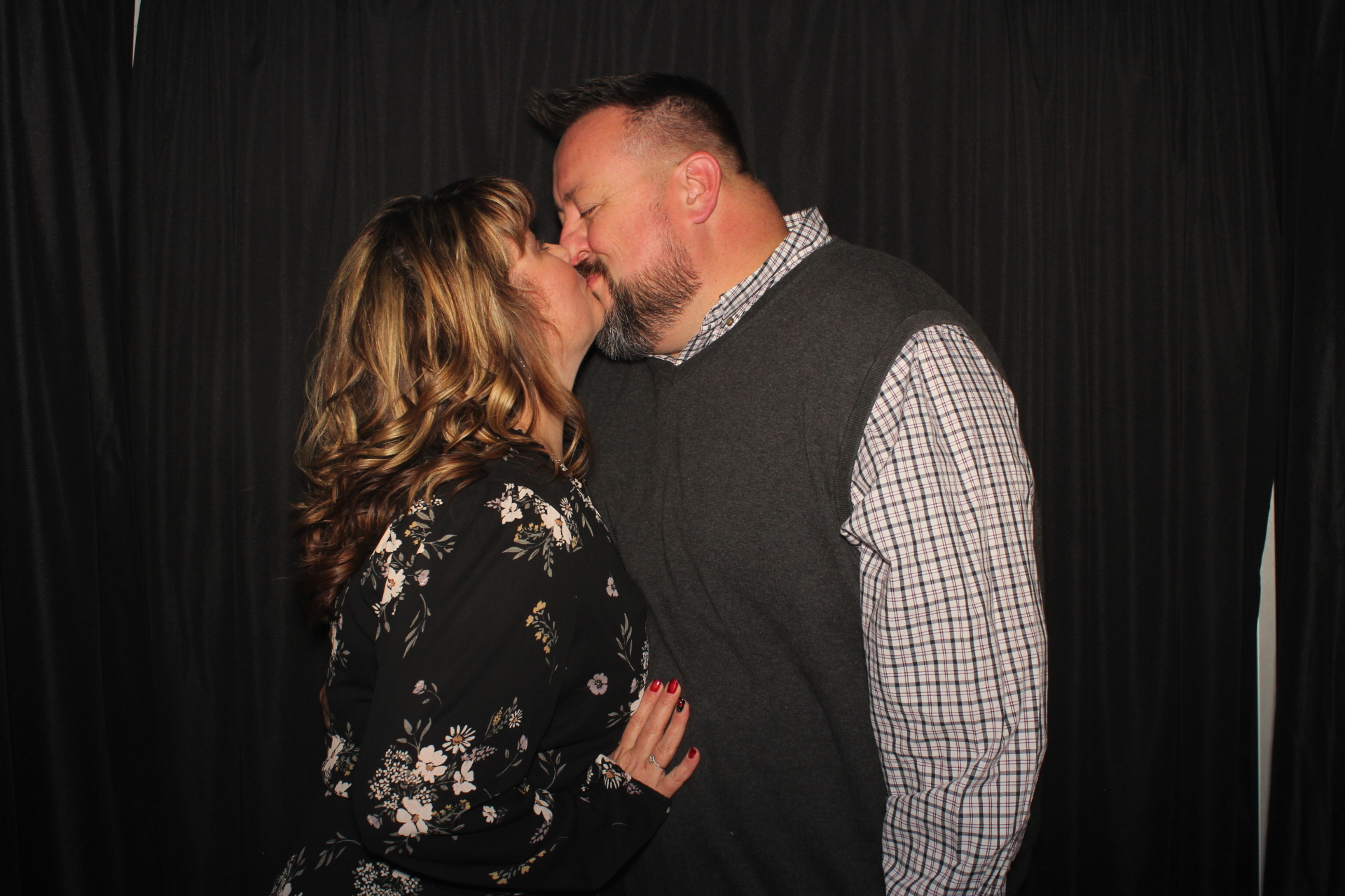 GE Holiday Party  | View more photos from the event at gallery.photoboothcincy.com/u/PhotoBoothCincy/GE-Holiday-Party