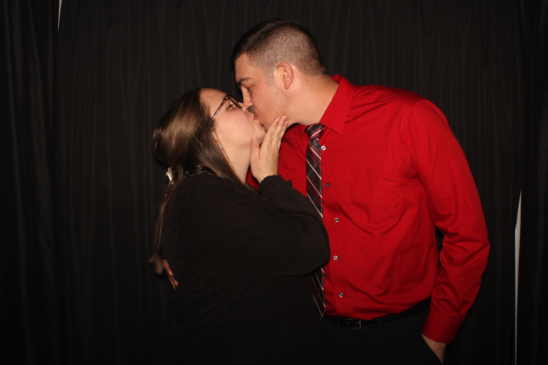 GE Holiday Party  | View more photos from the event at gallery.photoboothcincy.com/u/PhotoBoothCincy/GE-Holiday-Party