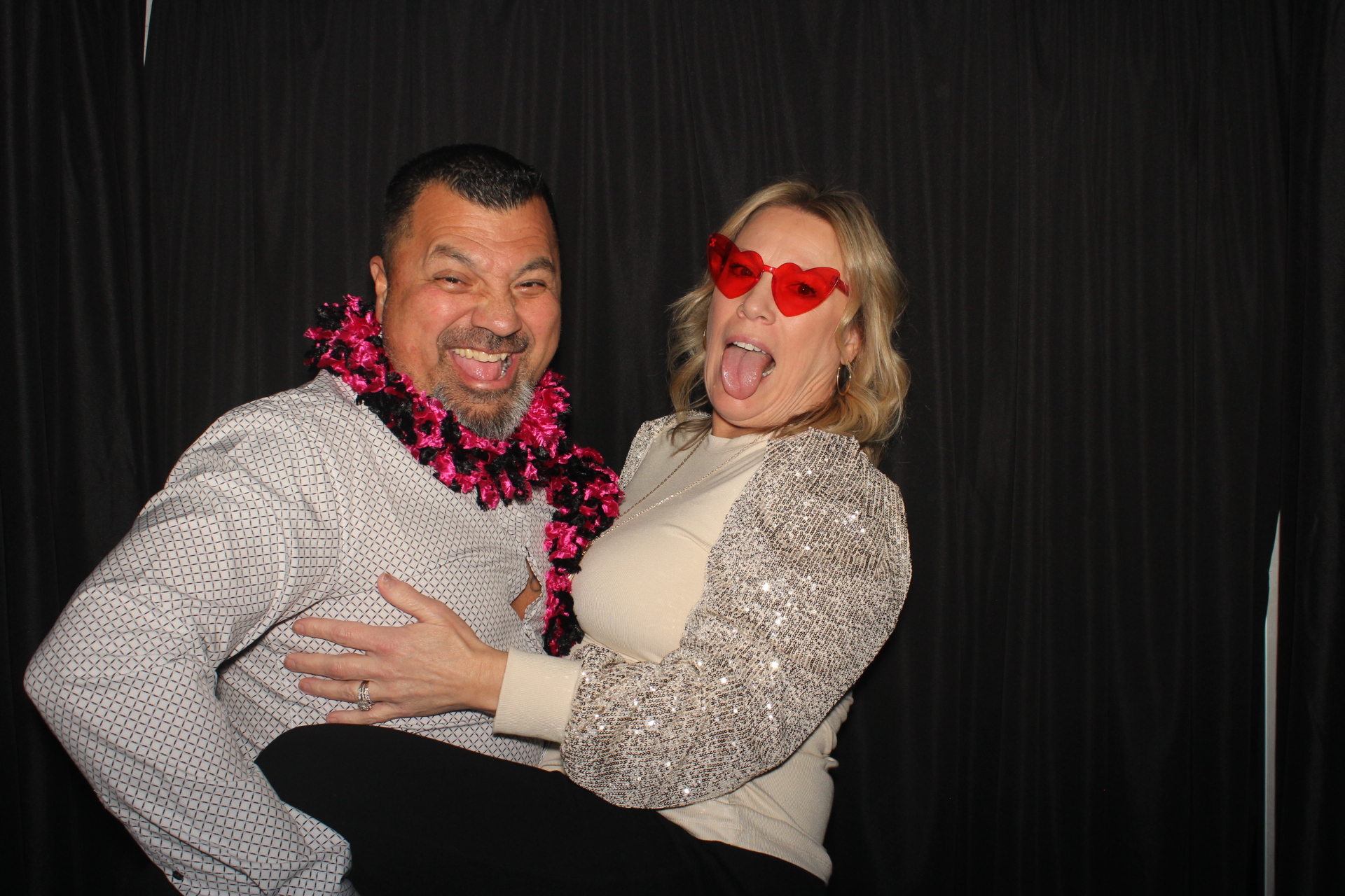 GE Holiday Party  | View more photos from the event at gallery.photoboothcincy.com/u/PhotoBoothCincy/GE-Holiday-Party