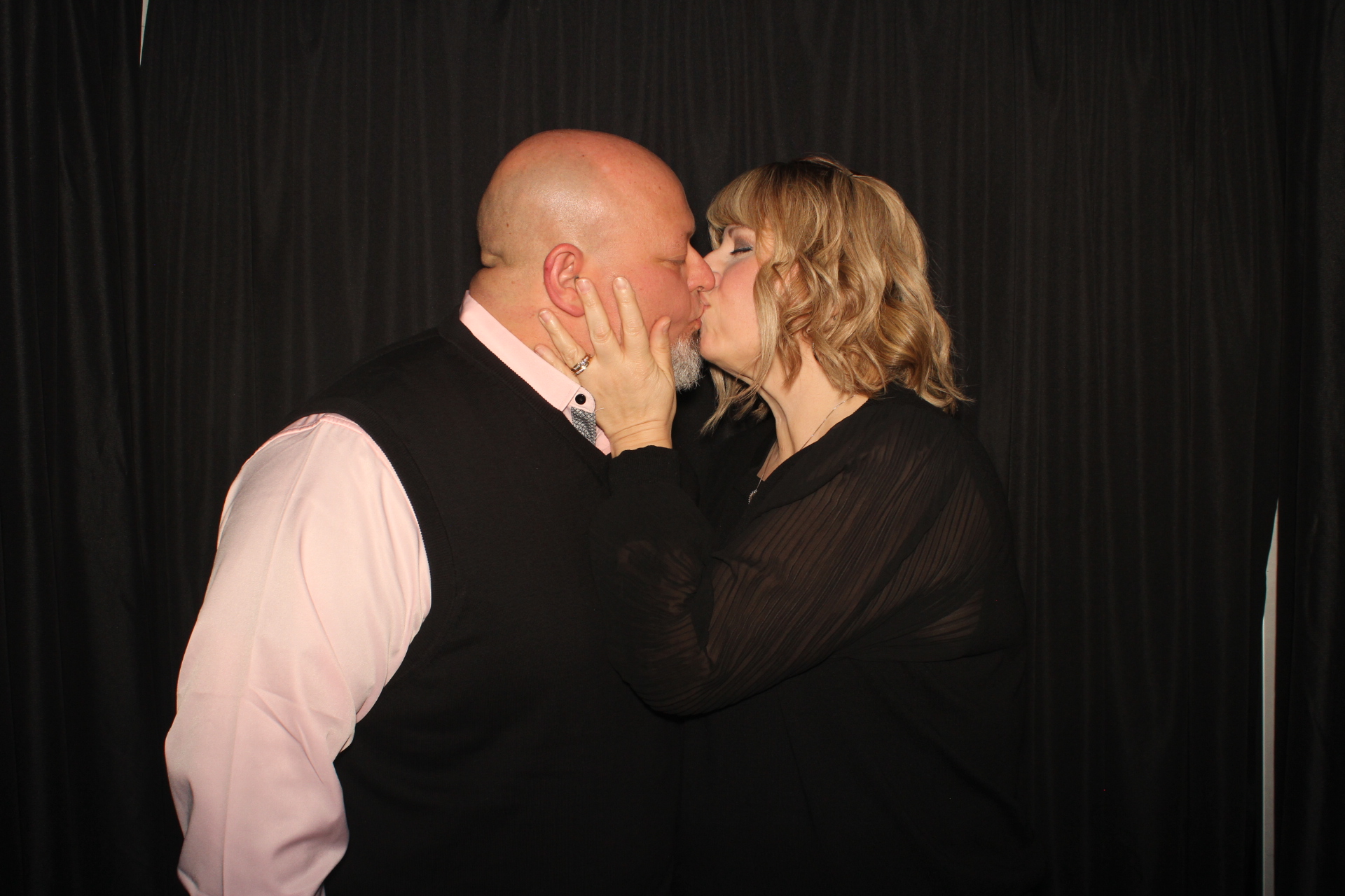 GE Holiday Party  | View more photos from the event at gallery.photoboothcincy.com/u/PhotoBoothCincy/GE-Holiday-Party