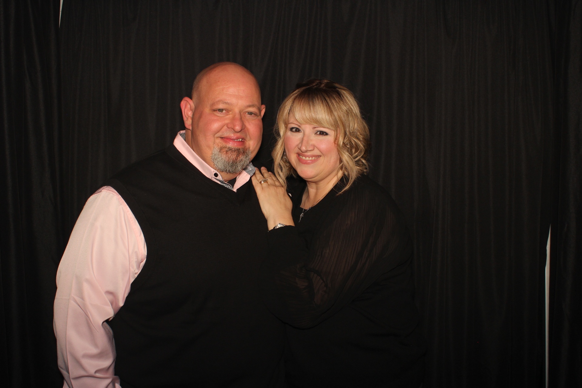 GE Holiday Party  | View more photos from the event at gallery.photoboothcincy.com/u/PhotoBoothCincy/GE-Holiday-Party