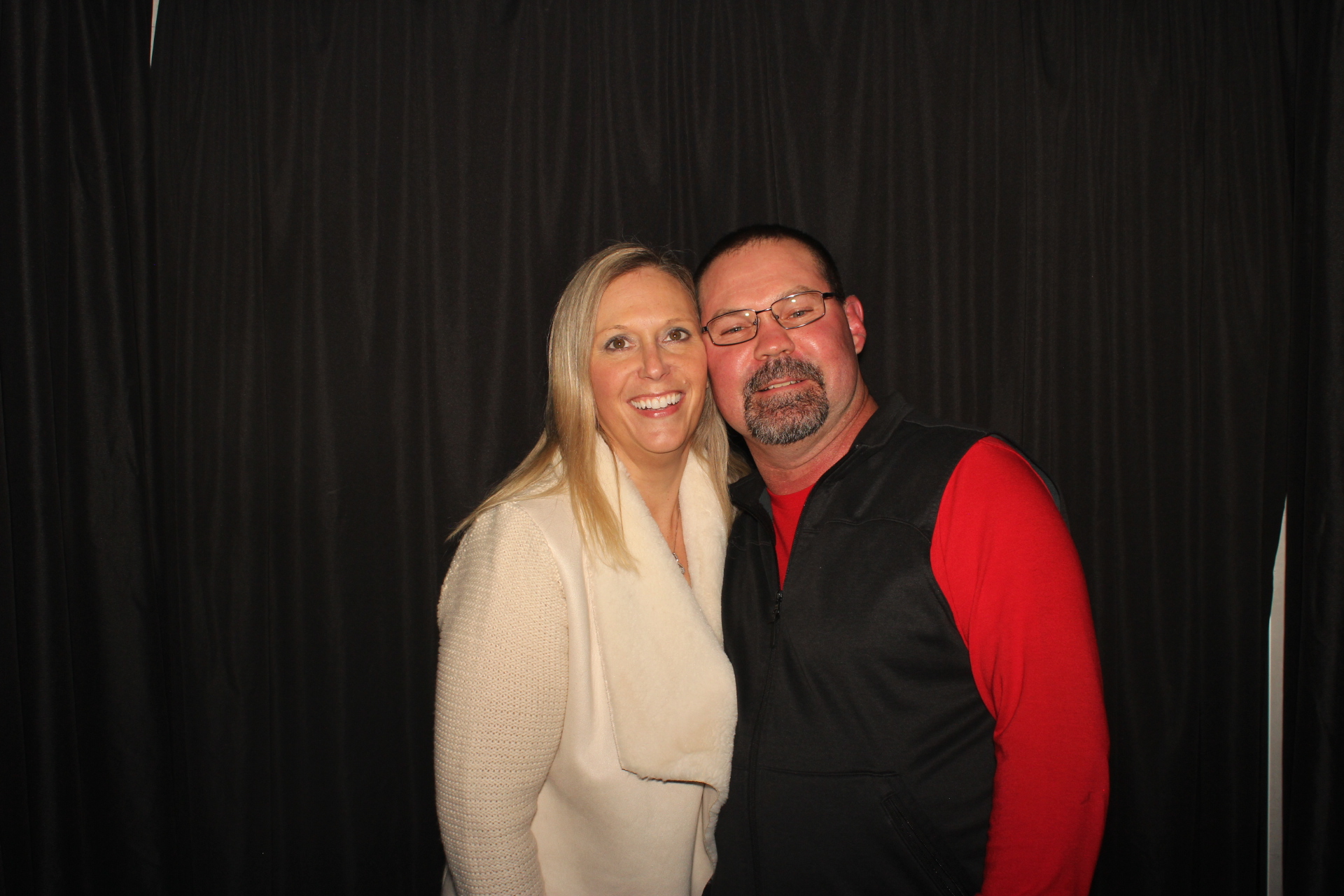 GE Holiday Party  | View more photos from the event at gallery.photoboothcincy.com/u/PhotoBoothCincy/GE-Holiday-Party
