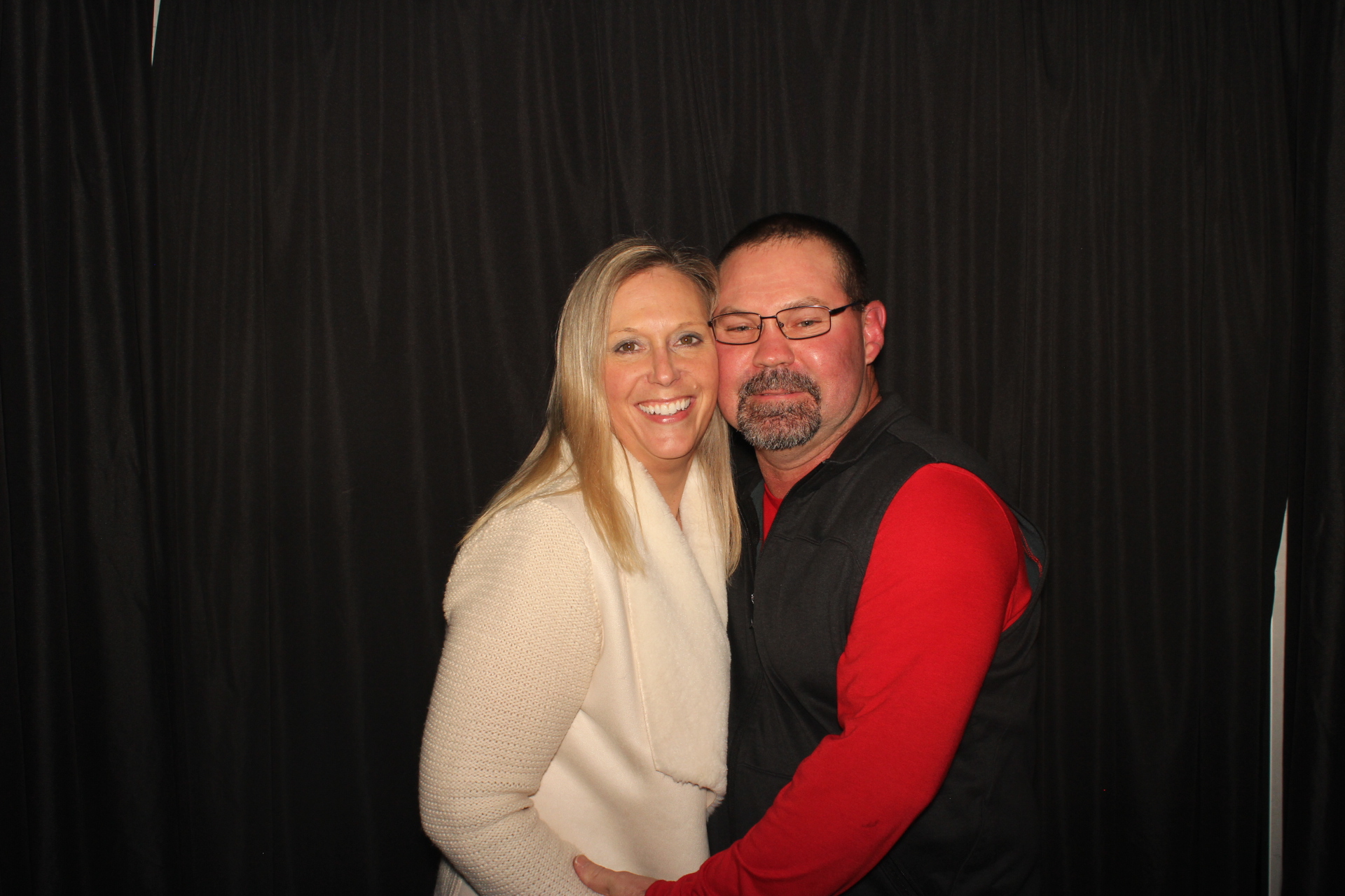 GE Holiday Party  | View more photos from the event at gallery.photoboothcincy.com/u/PhotoBoothCincy/GE-Holiday-Party