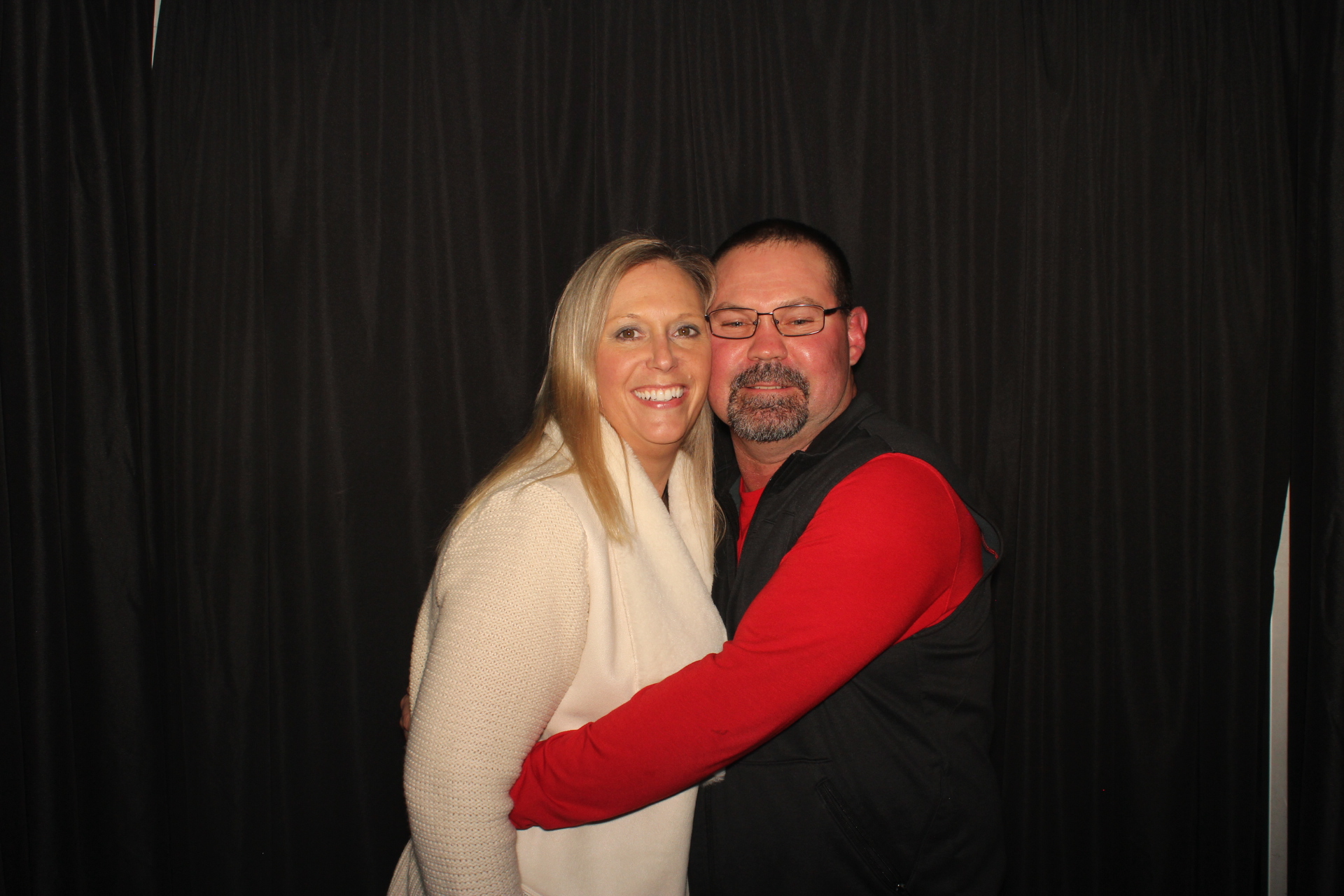 GE Holiday Party  | View more photos from the event at gallery.photoboothcincy.com/u/PhotoBoothCincy/GE-Holiday-Party