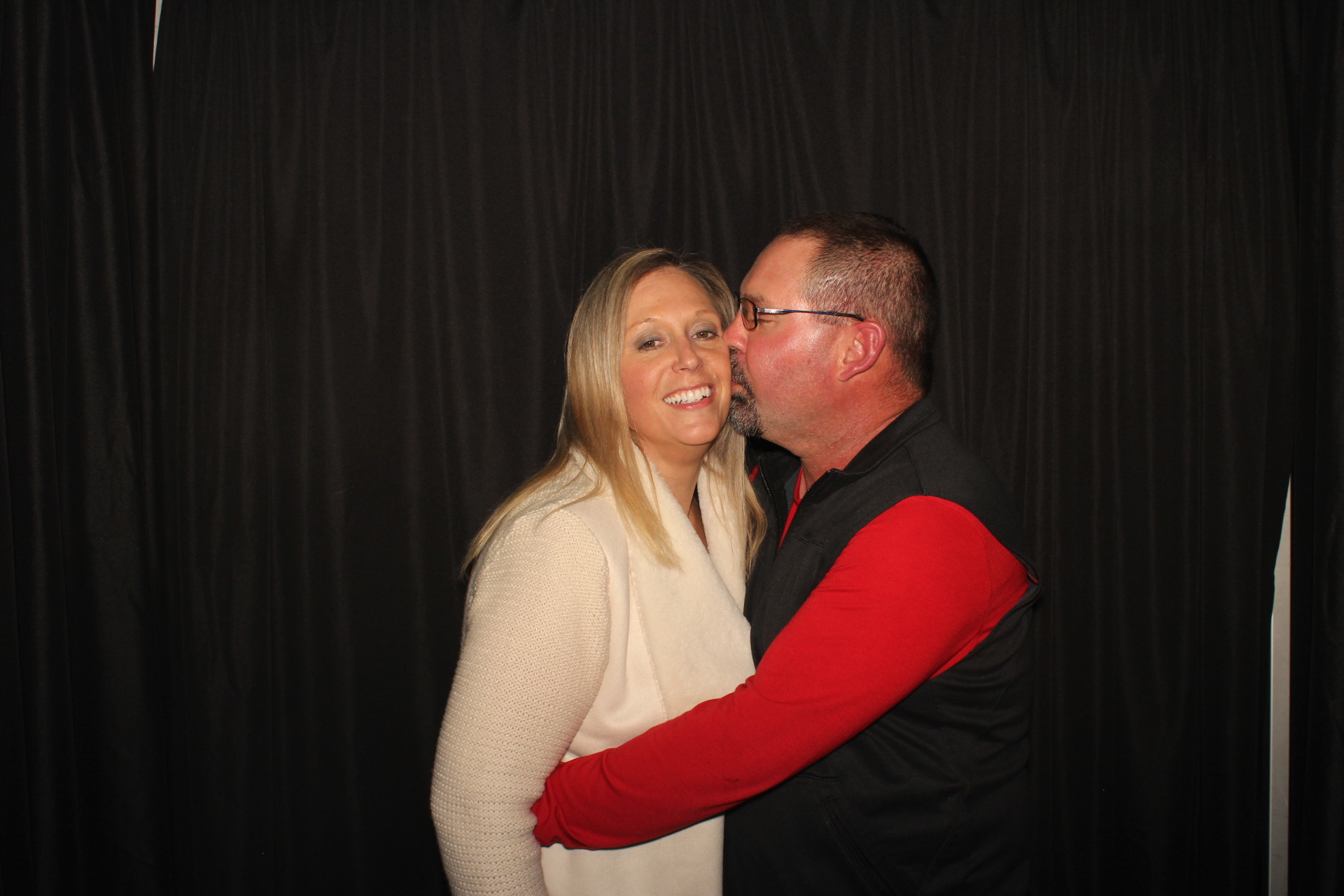 GE Holiday Party  | View more photos from the event at gallery.photoboothcincy.com/u/PhotoBoothCincy/GE-Holiday-Party